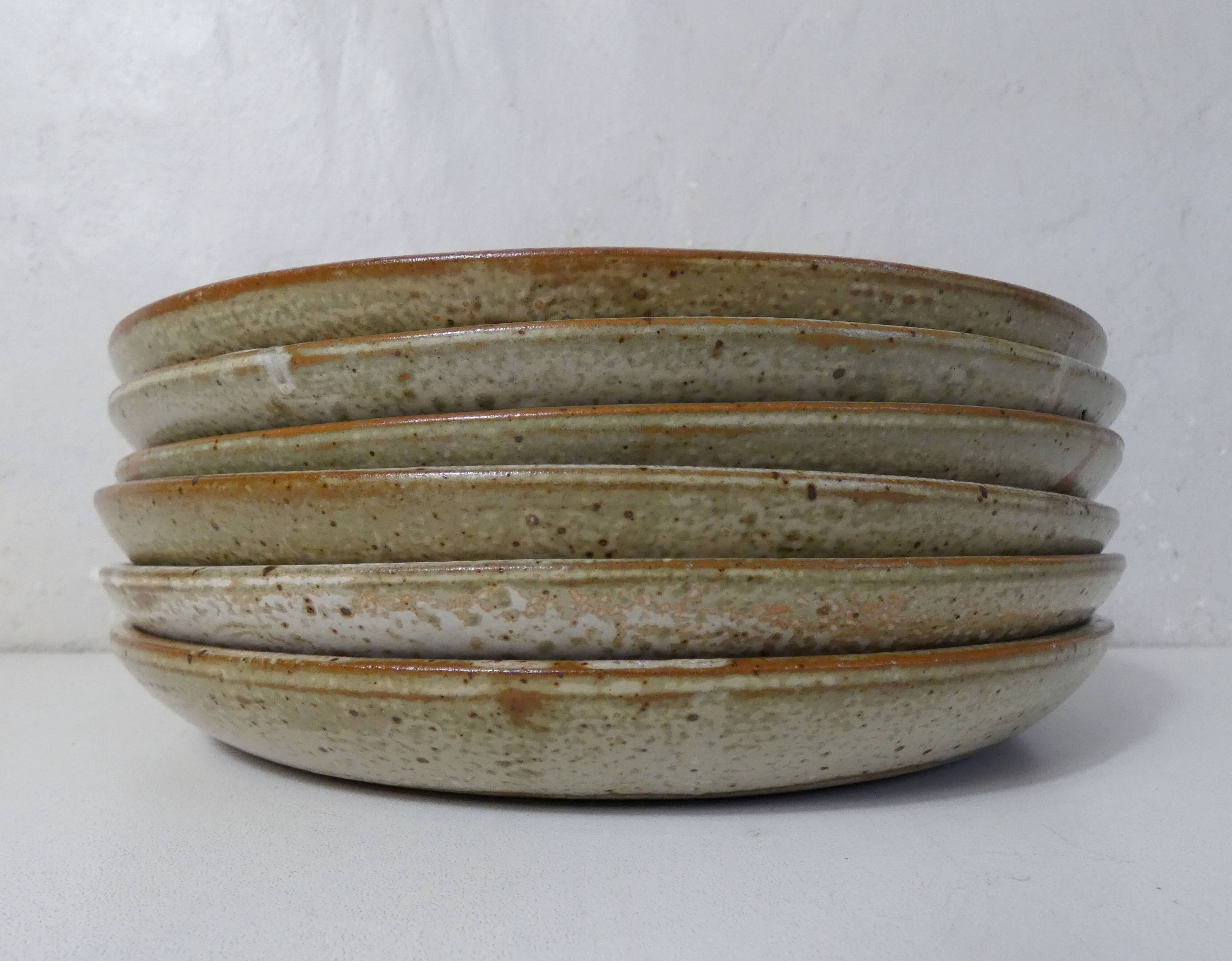 6 flat plates in Vintage stoneware