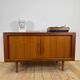 Buffet Dyrlund en teck avec portes escamotables, Danemark 1960