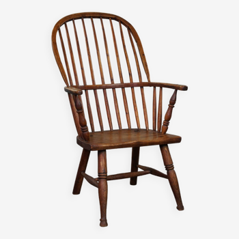 Beautiful antique English stick back Windsor chair from the early 19th century