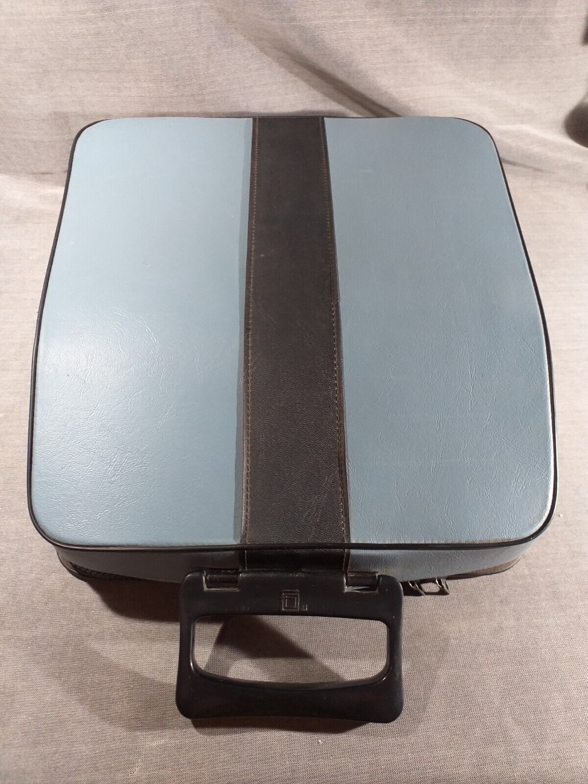 Typewriter olivetti lettera 32