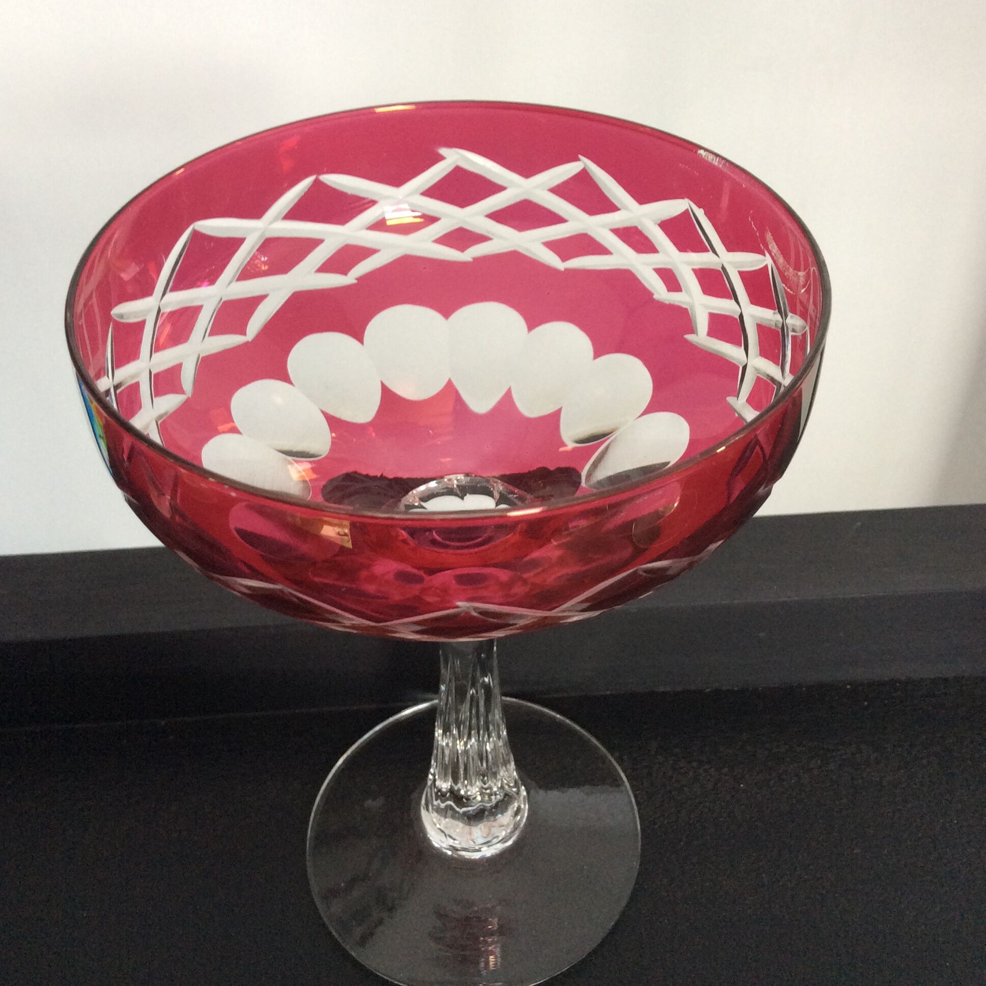 Series of 6 champagne glasses in chiseled crystal