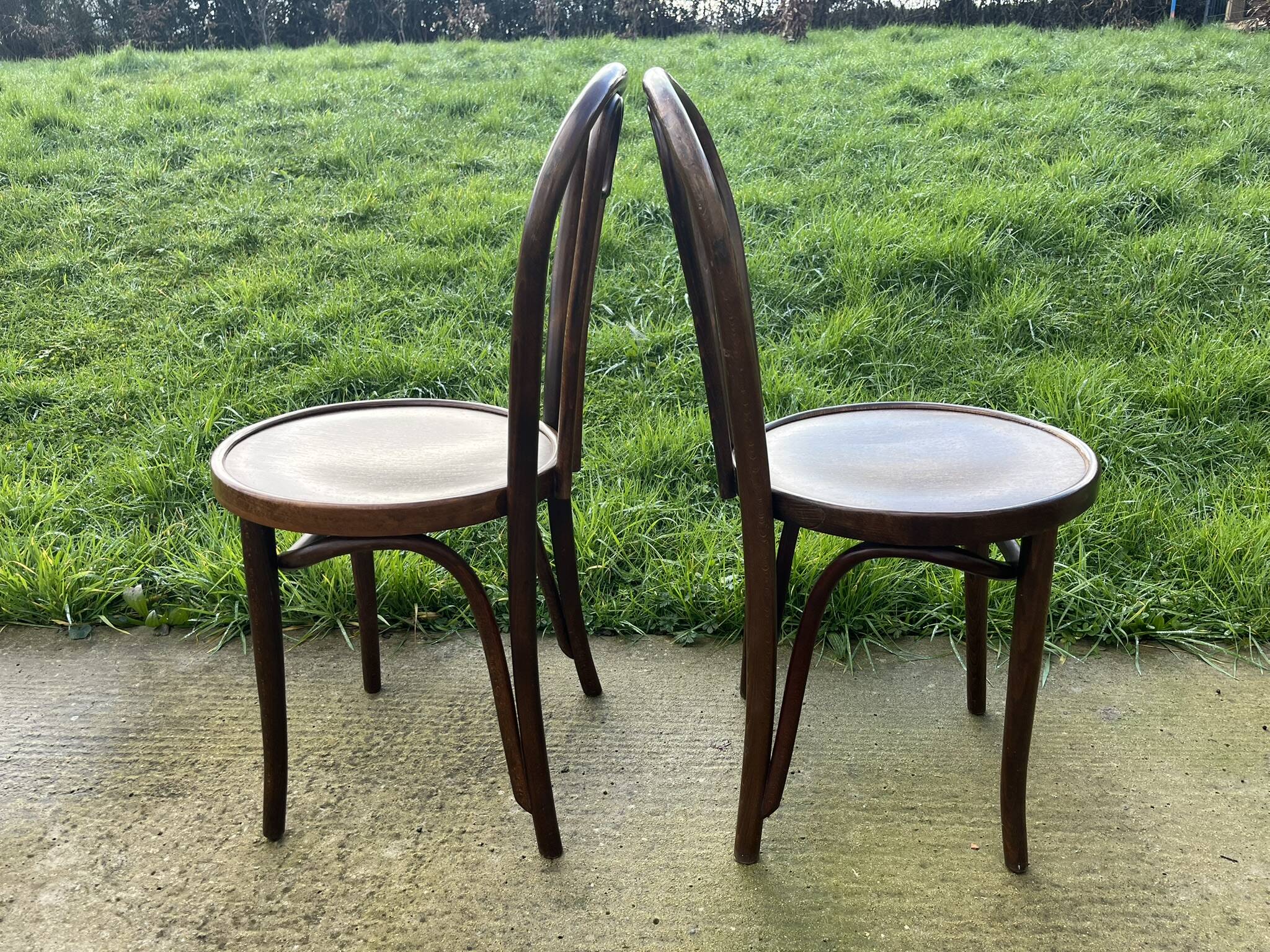 Paire de chaise bistrot en bois courbé Thonet