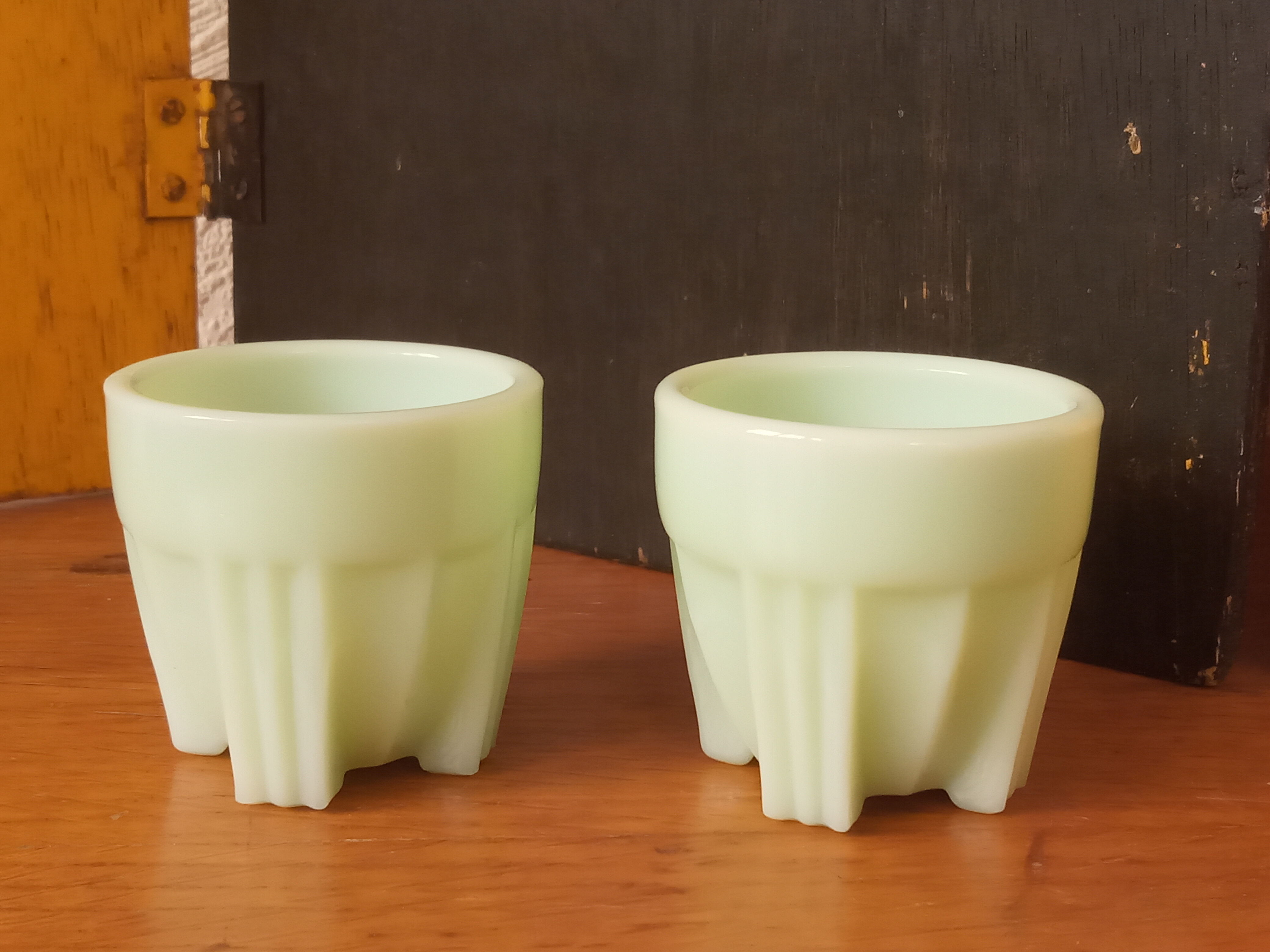 Duo de coquetiers Art-déco en opaline