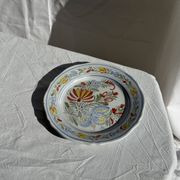 Assiette décorative ancienne IB Quimper à décor floral polychrome D24