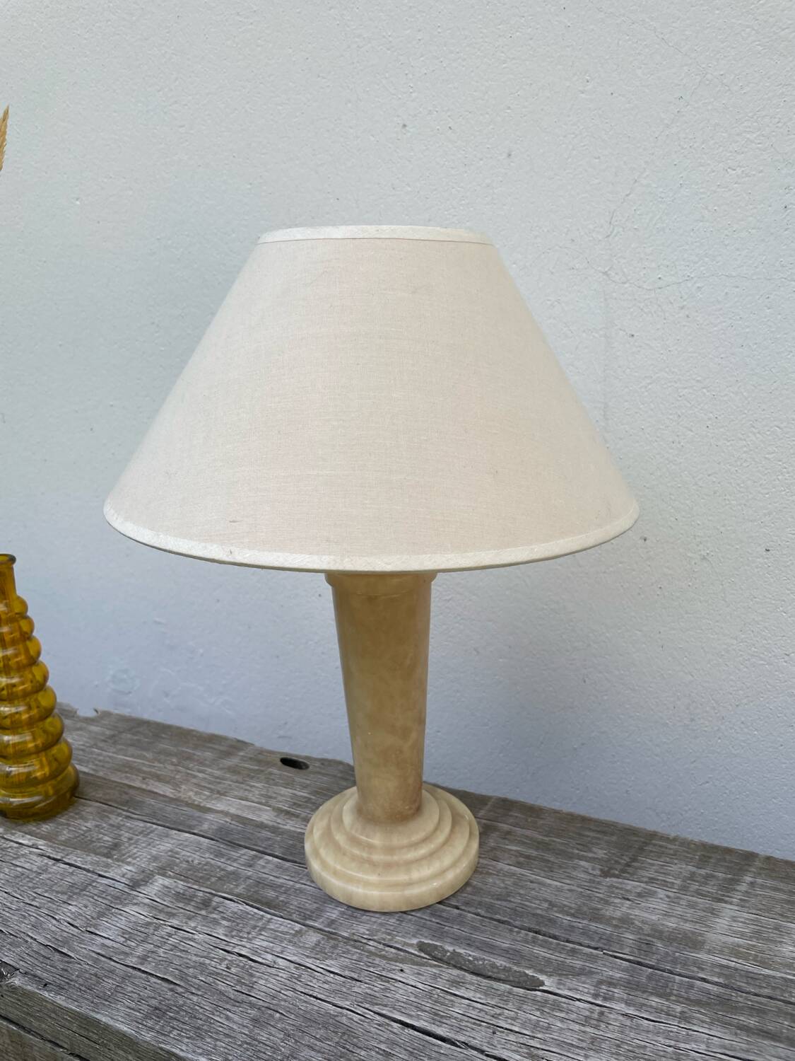 Beige alabaster art deco lamp