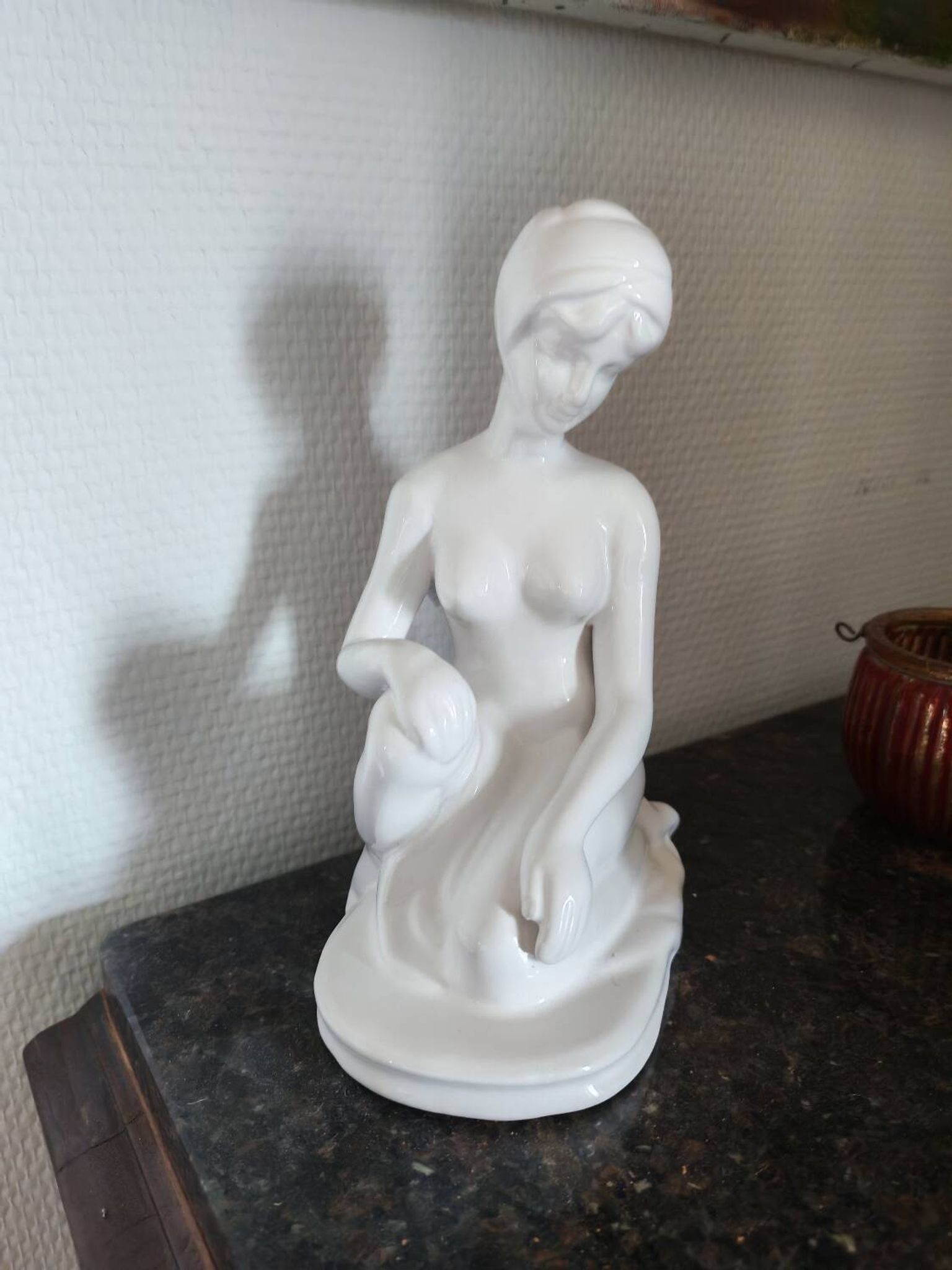 Sculpture de femme en céramique