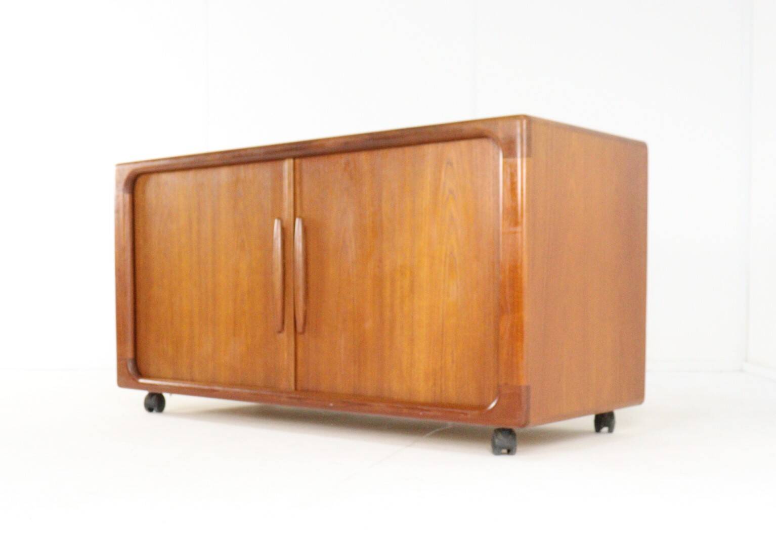 Dyrlund audio / tv cabinet 'Gronhoj'
