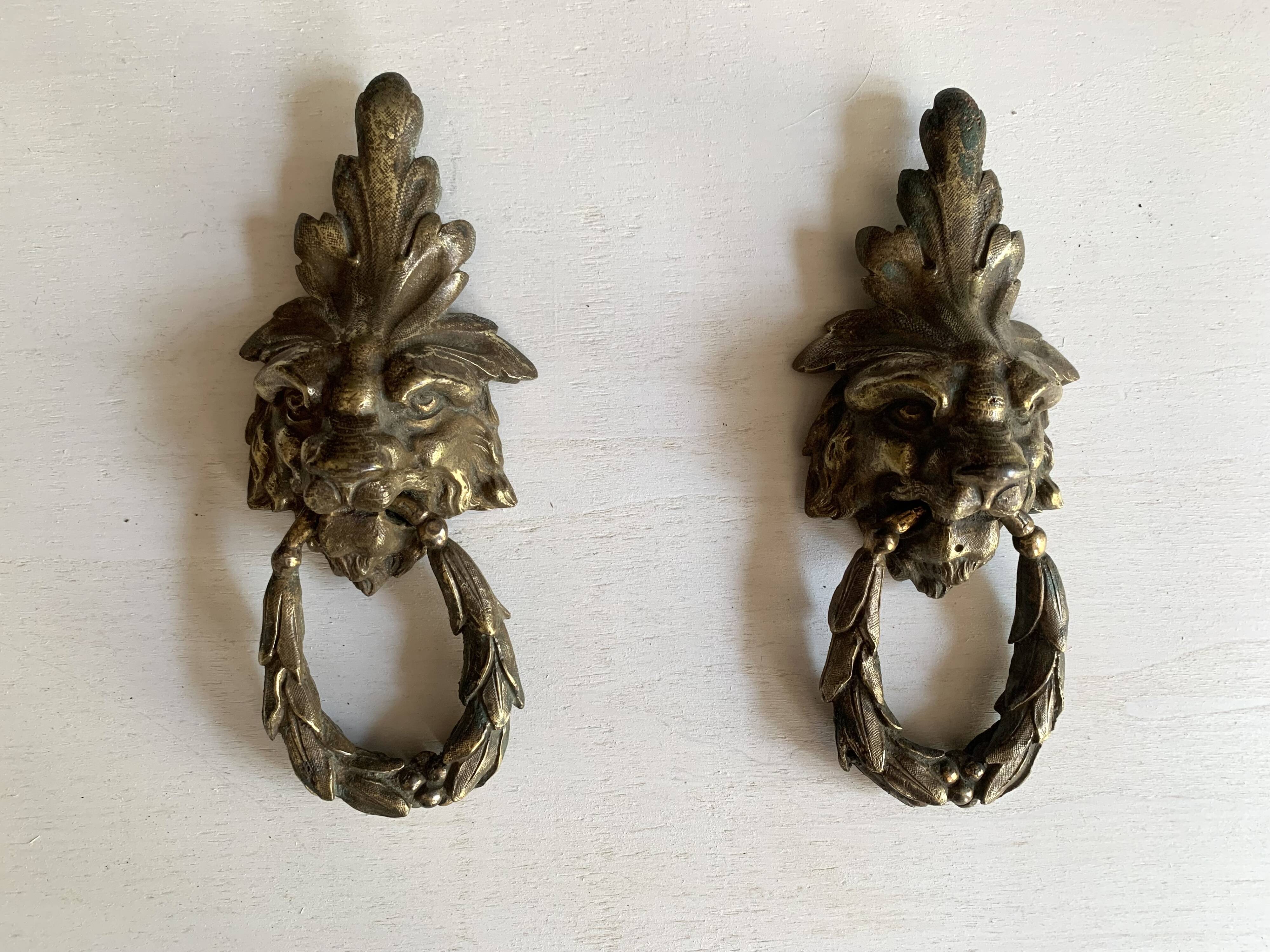 Pair of bronze door knockers - Empire lion head handles