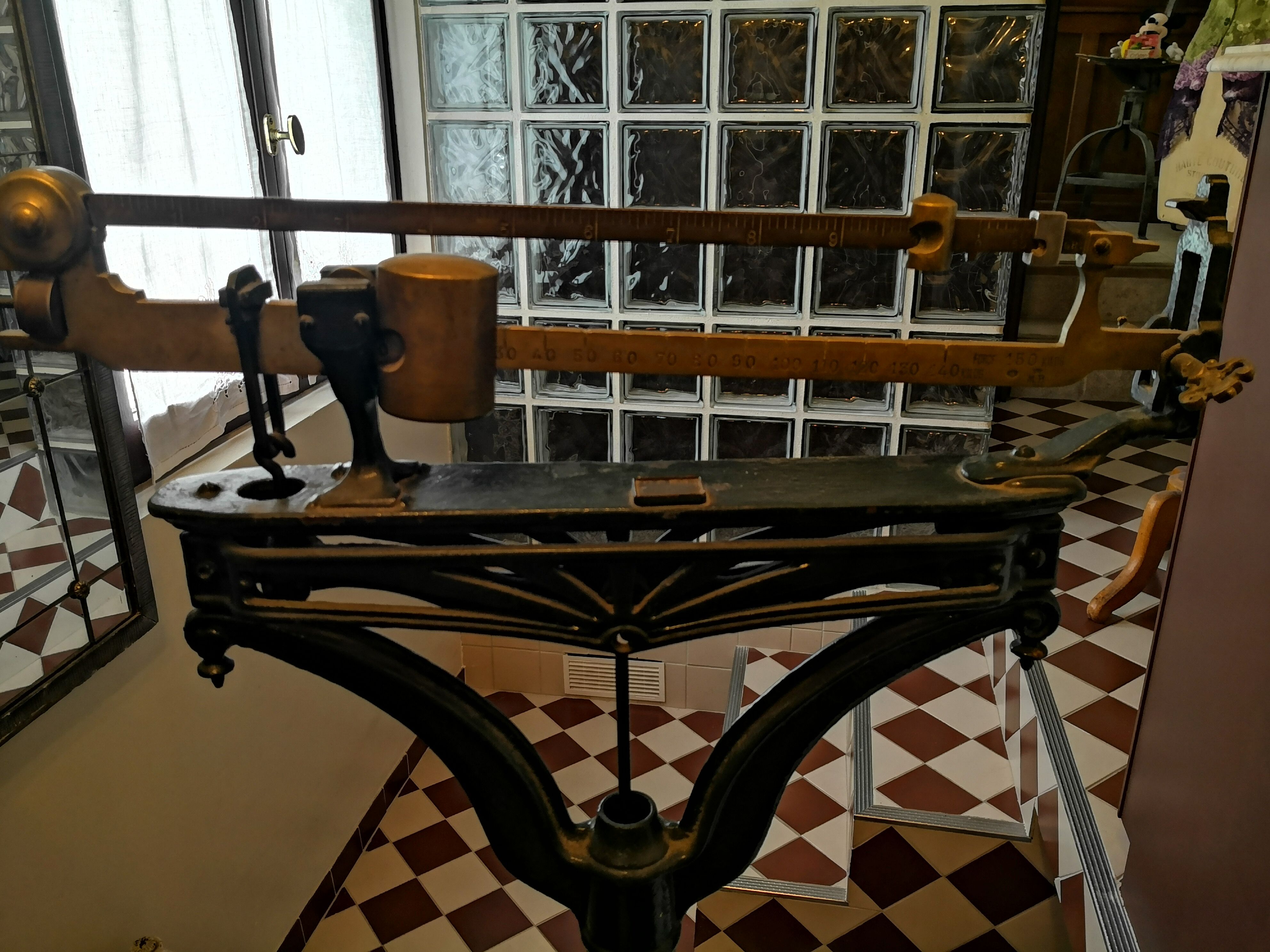 Ancienne balance de pharmacie 50'