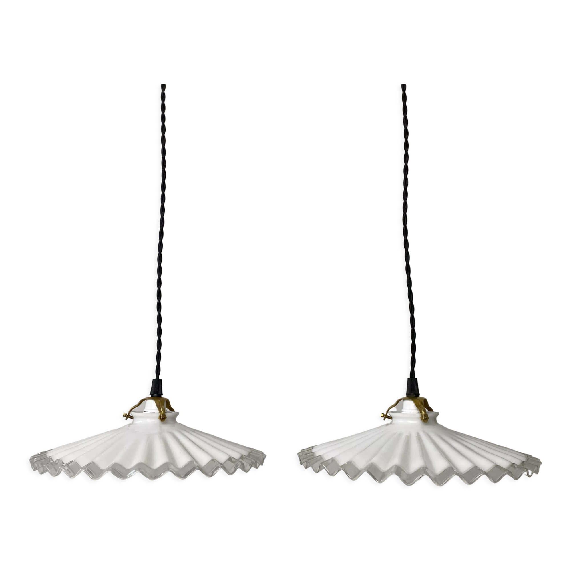 Paire d’anciennes suspensions en opaline vintage
