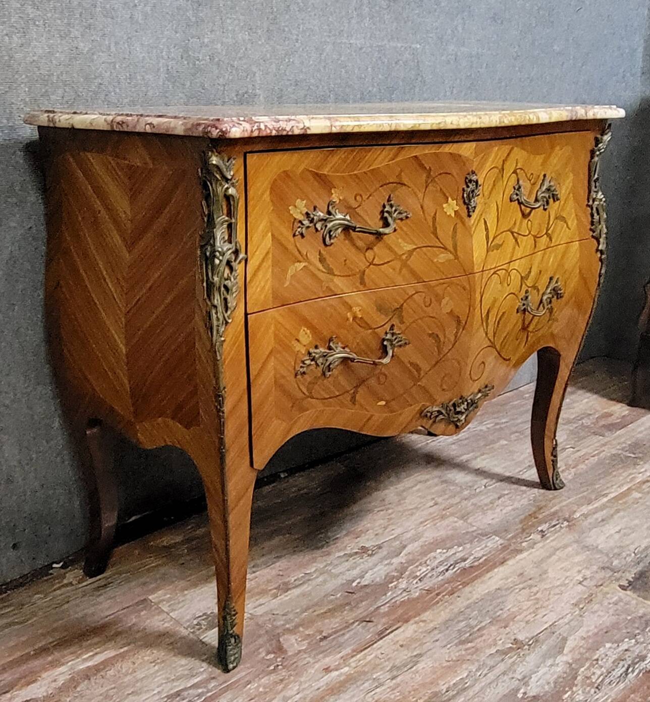 Curved jump commode, stamped, Louis XV style in marquetry.