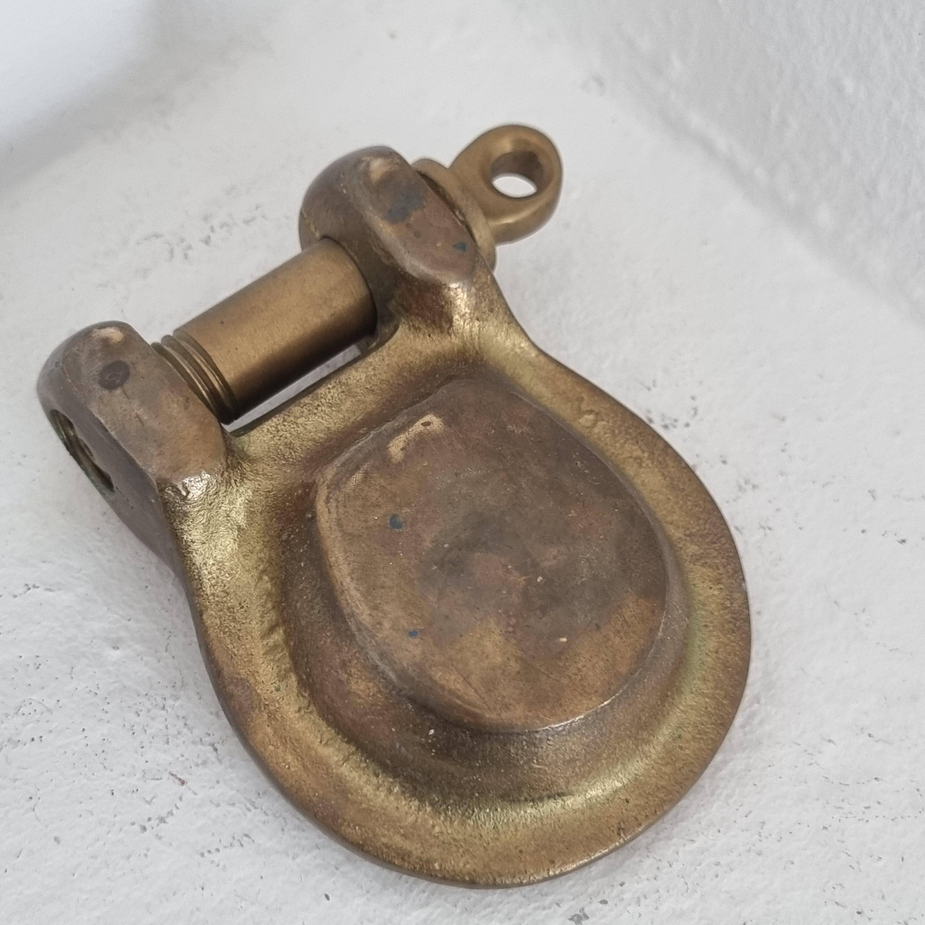 Clevis armrest ashtray in solid brass, nautical, 1950s/60s