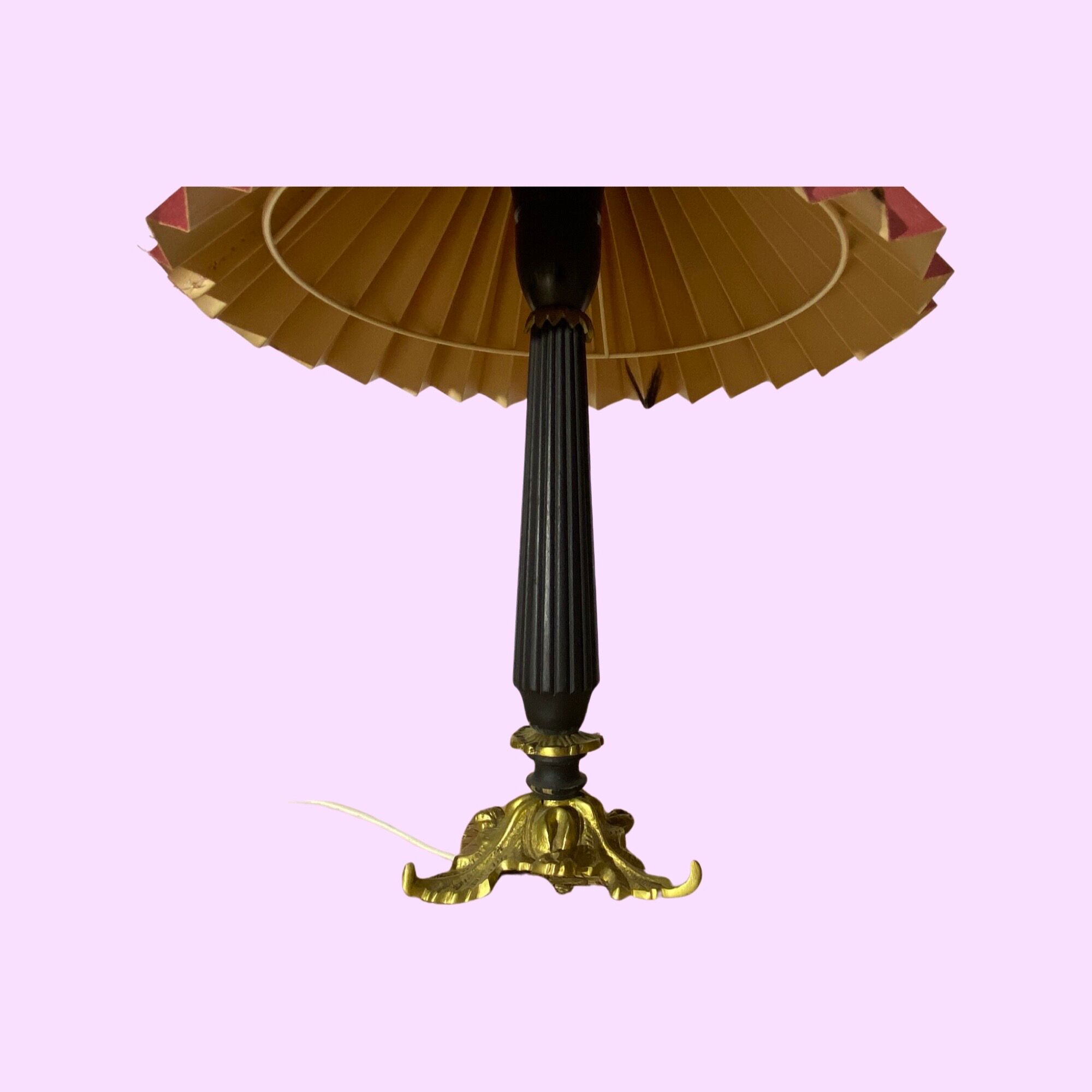 Vintage brass leaves lamp with black base and red shade | mid century brass design lamp | gold color