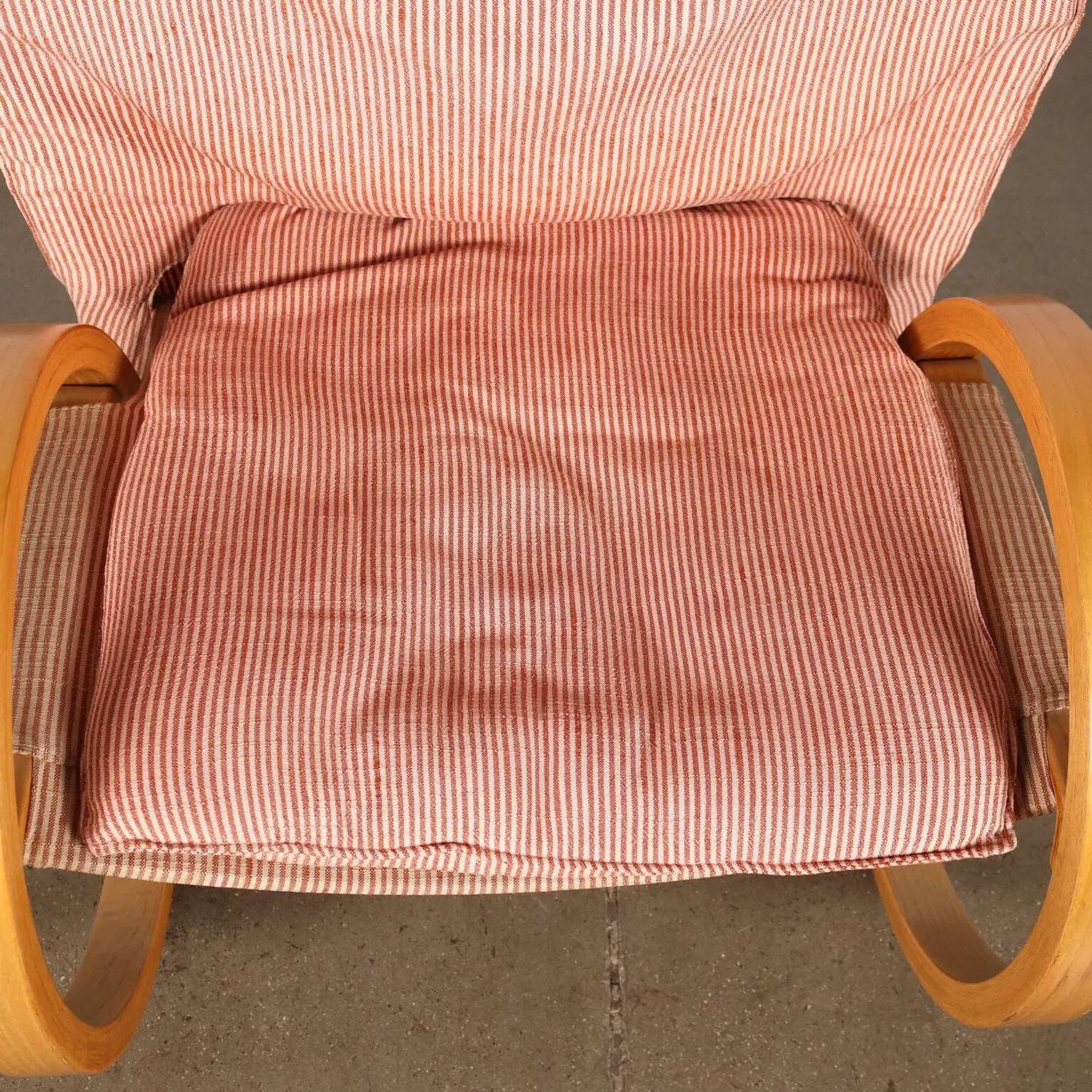 Vintage armchair from the 1970s in wood and fabric, Italy.
