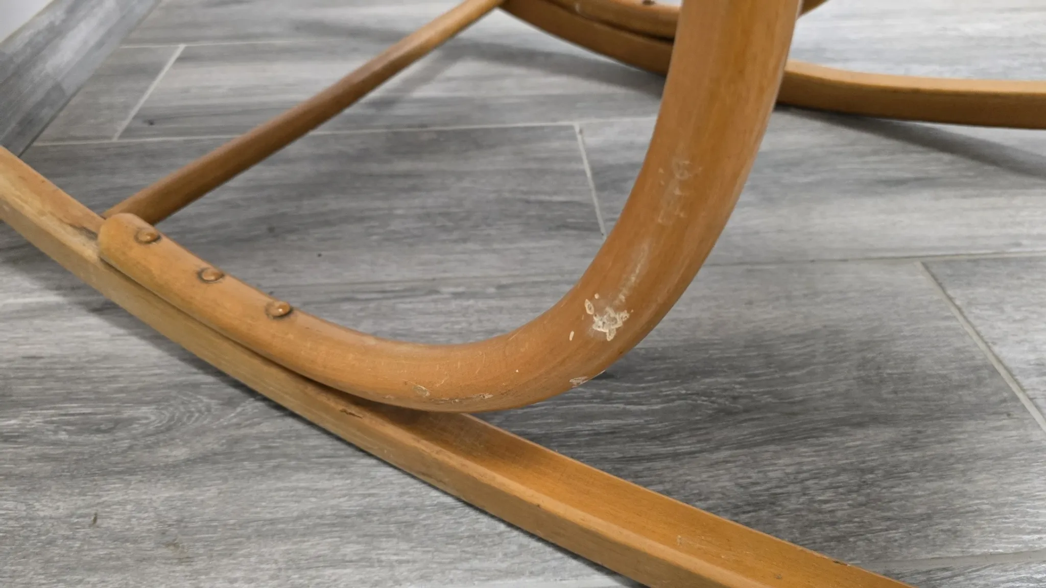 Chaise berçante de Ton