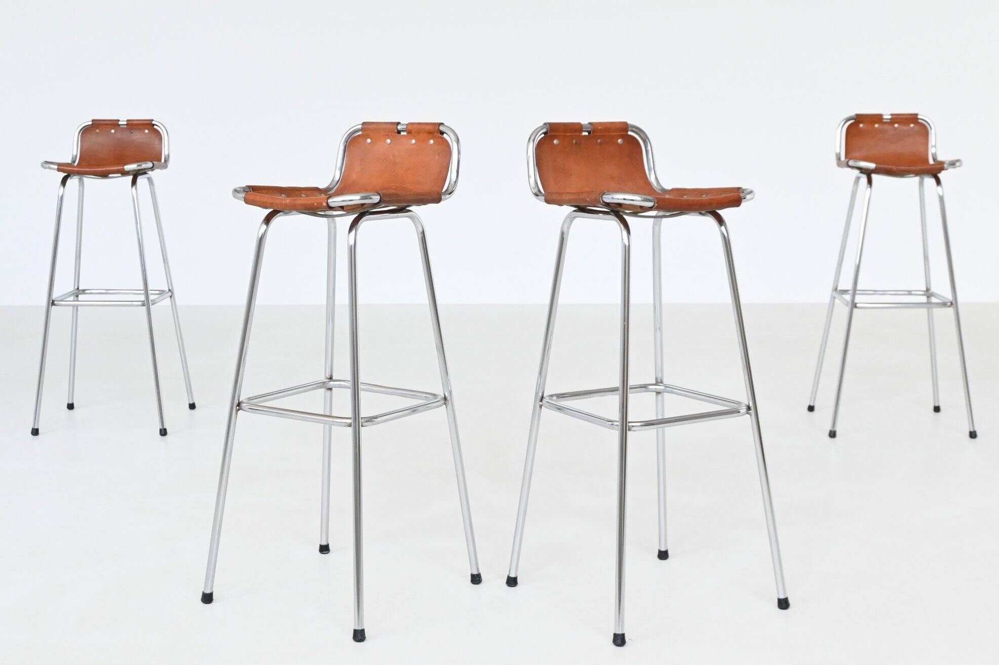 Ensemble de six tabourets de bar Charlotte Perriand, Station de ski des Arcs, France, 1960