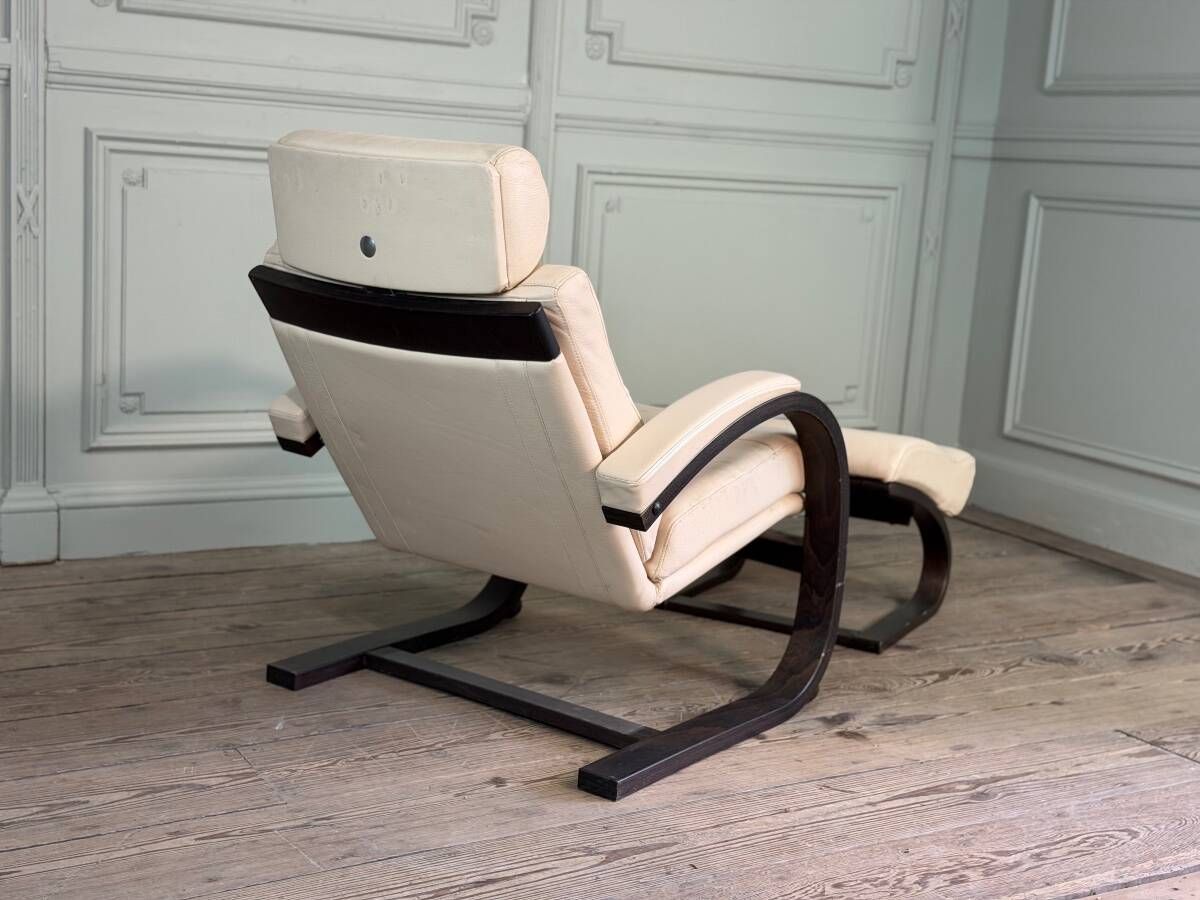 Fauteuil Nelo et son repose-pieds en cuir, åke Fribyter pour Roche Bobois, vers 1980