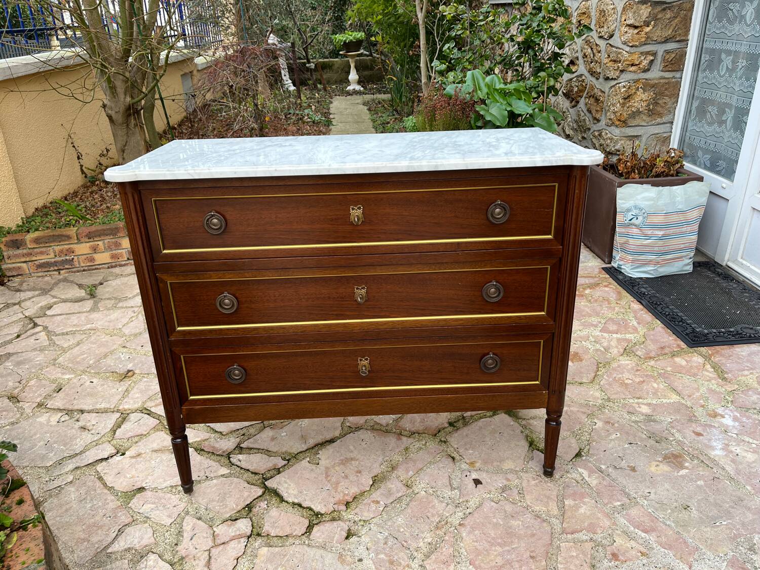 Old chest of drawers