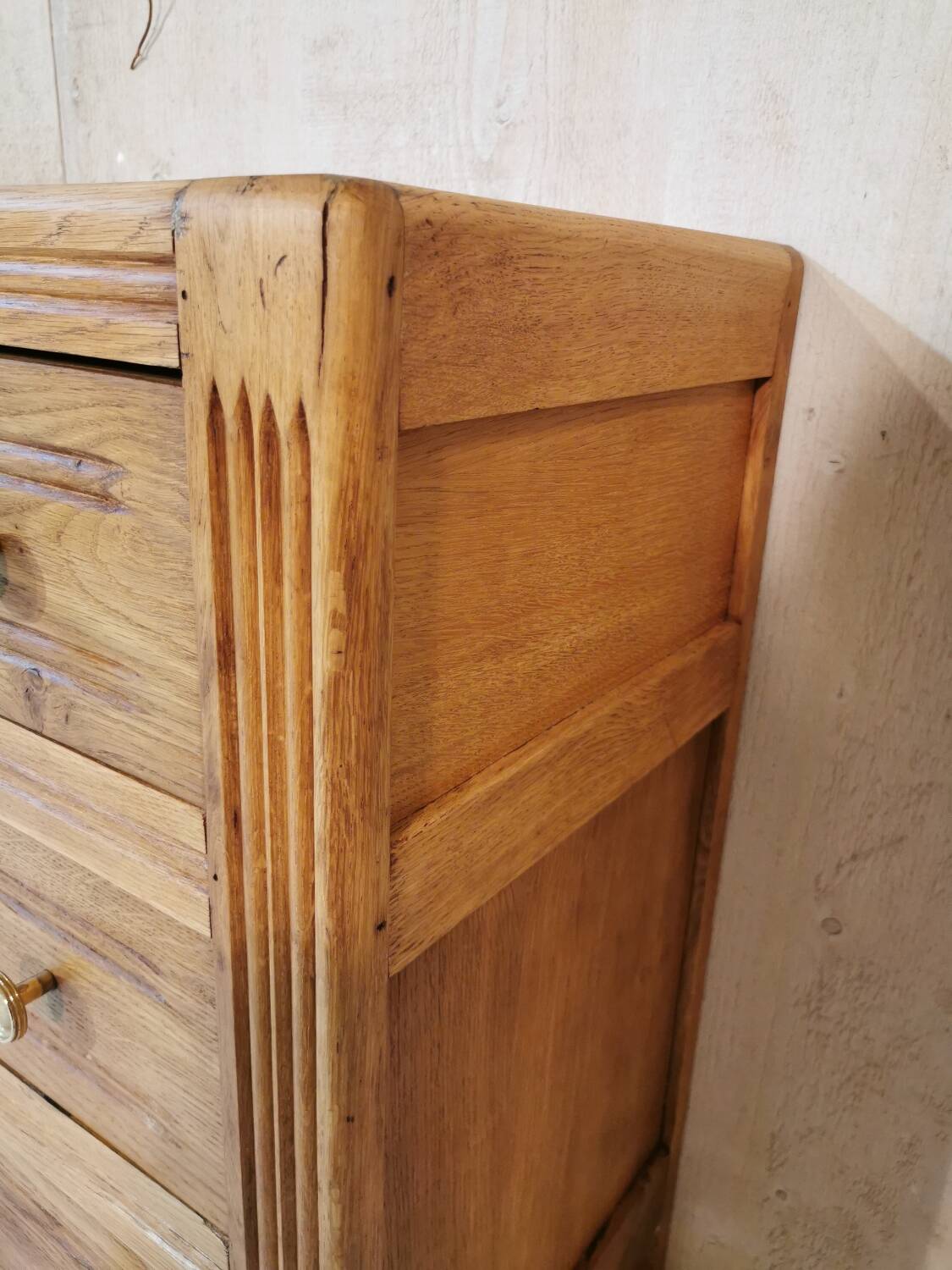 Oak chest of drawers