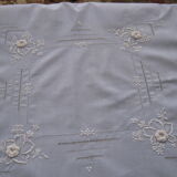 Nappe bleue brodée main