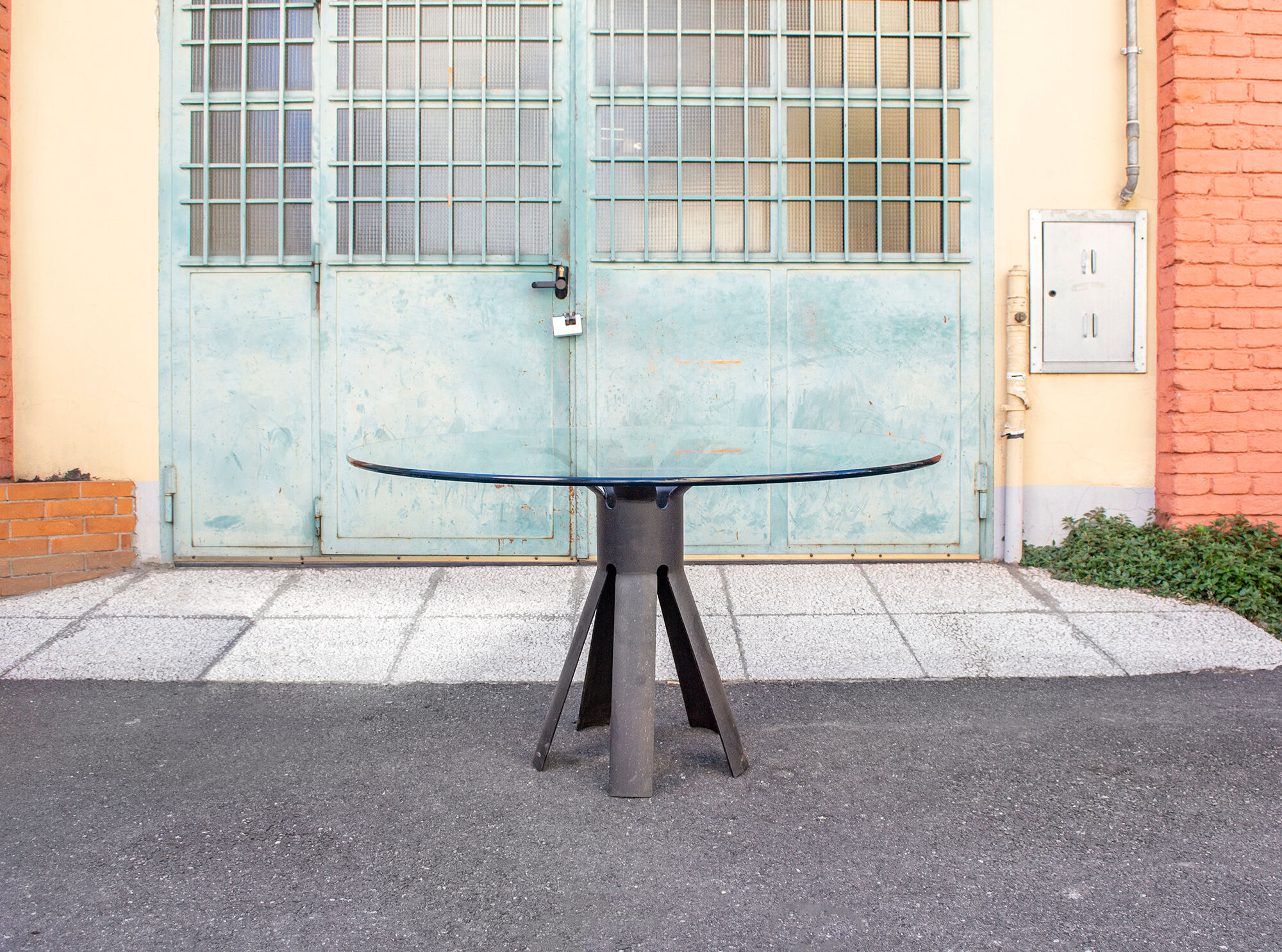 Dining table by Angelo Mangiarotti, published by Longobardo P&V, 1974