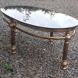 Table basse ovale en laiton doré et verre fumé 1970