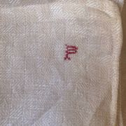 Grande nappe ancienne en coton effet damiers.