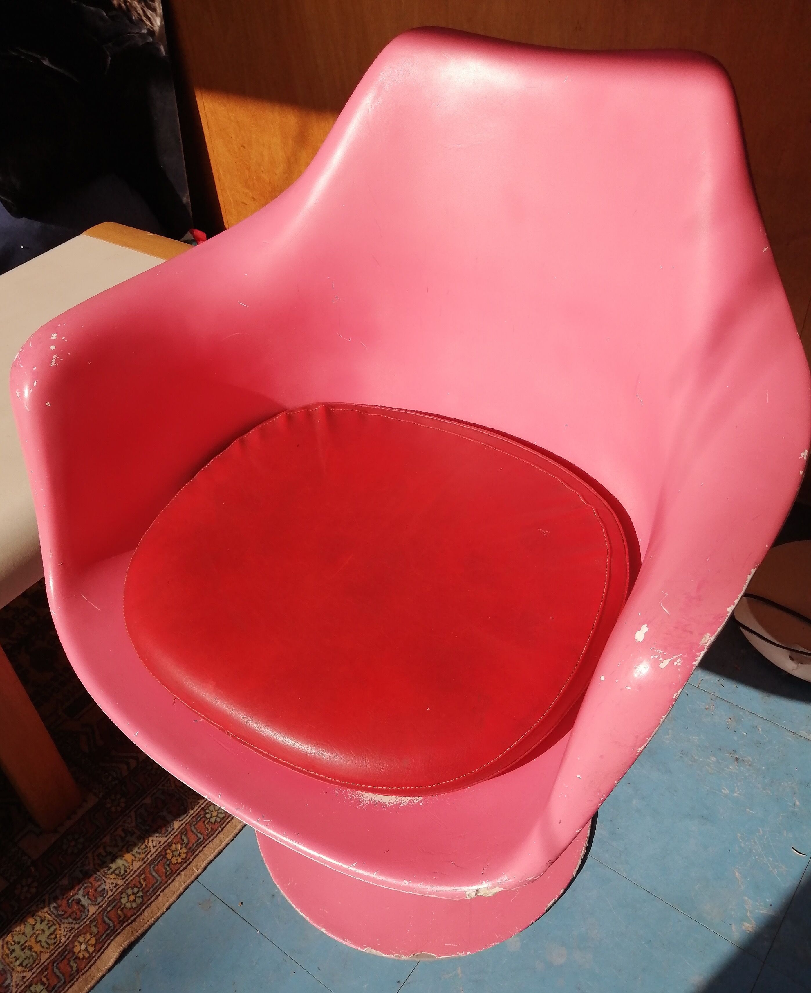 Tulip armchair by Eero Saarinen Knoll edition