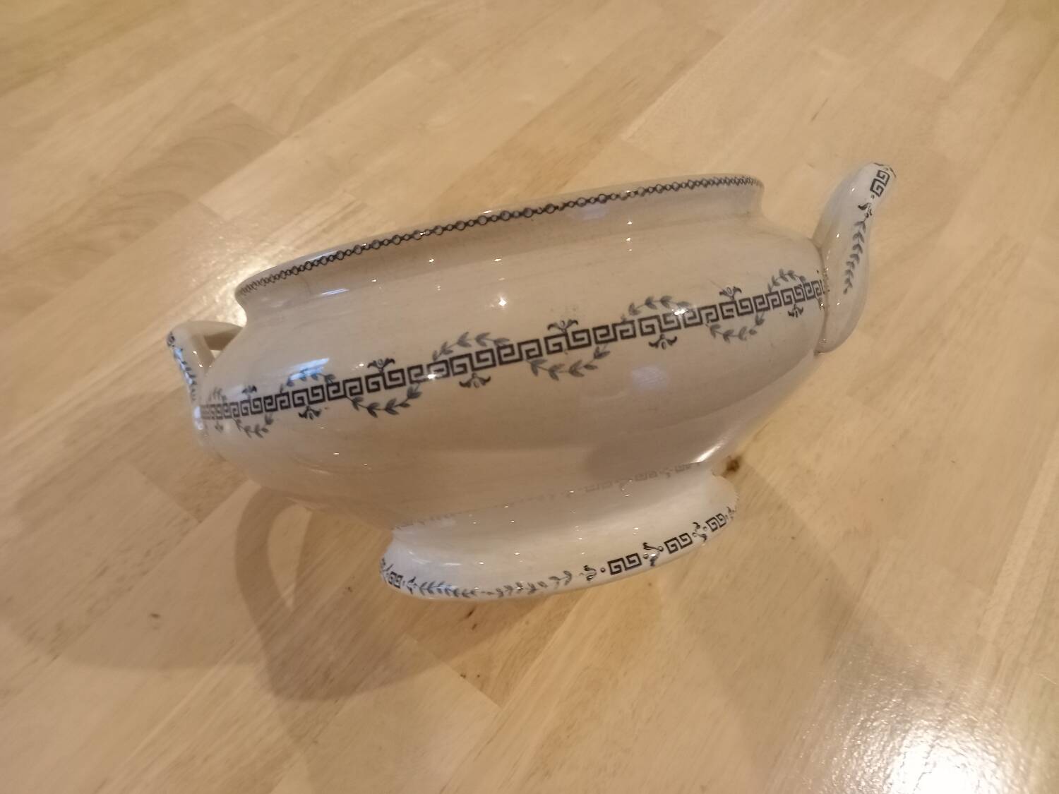GIEN Iron Earth Soup Tureen
