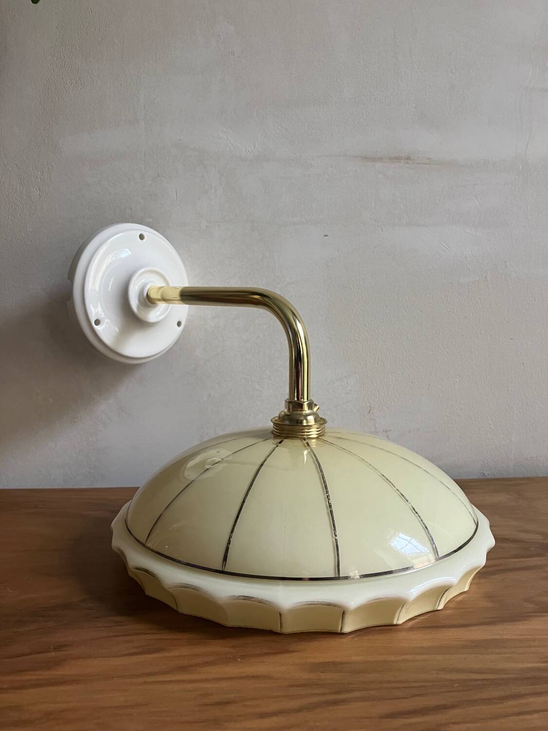 Art deco wall light