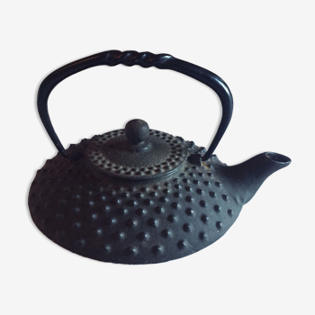 Cast-glass teapot
