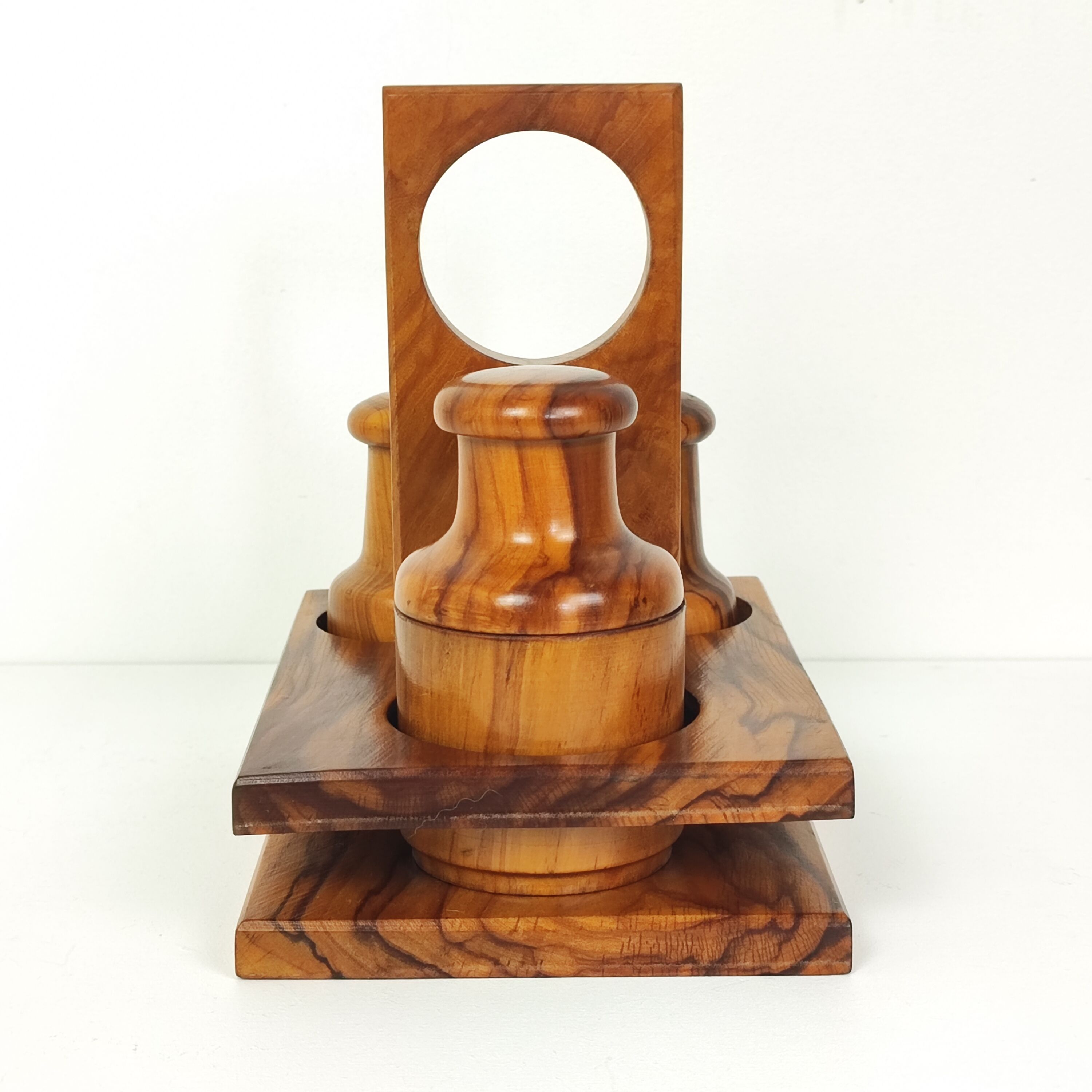 Table servant in olive tree