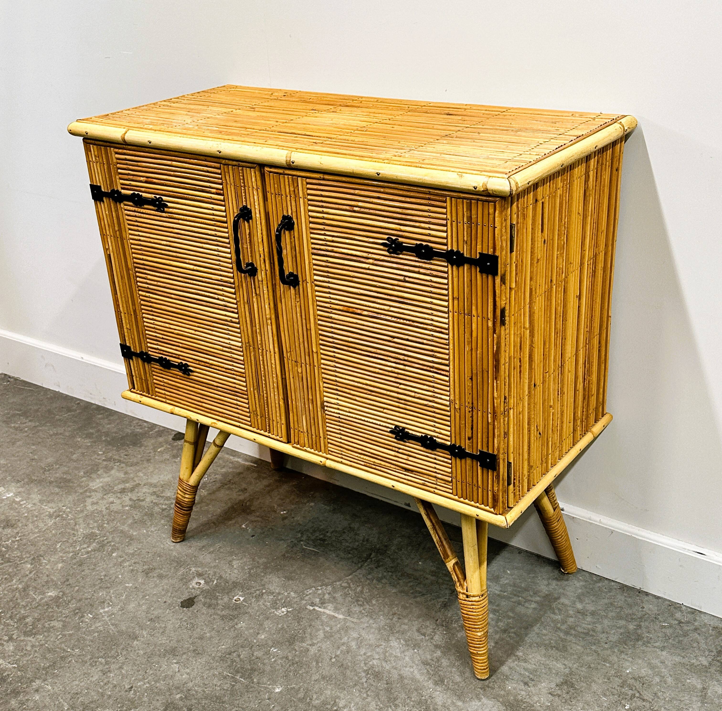 Buffet en bambou par Adrien Audoux et Frida Minet. France