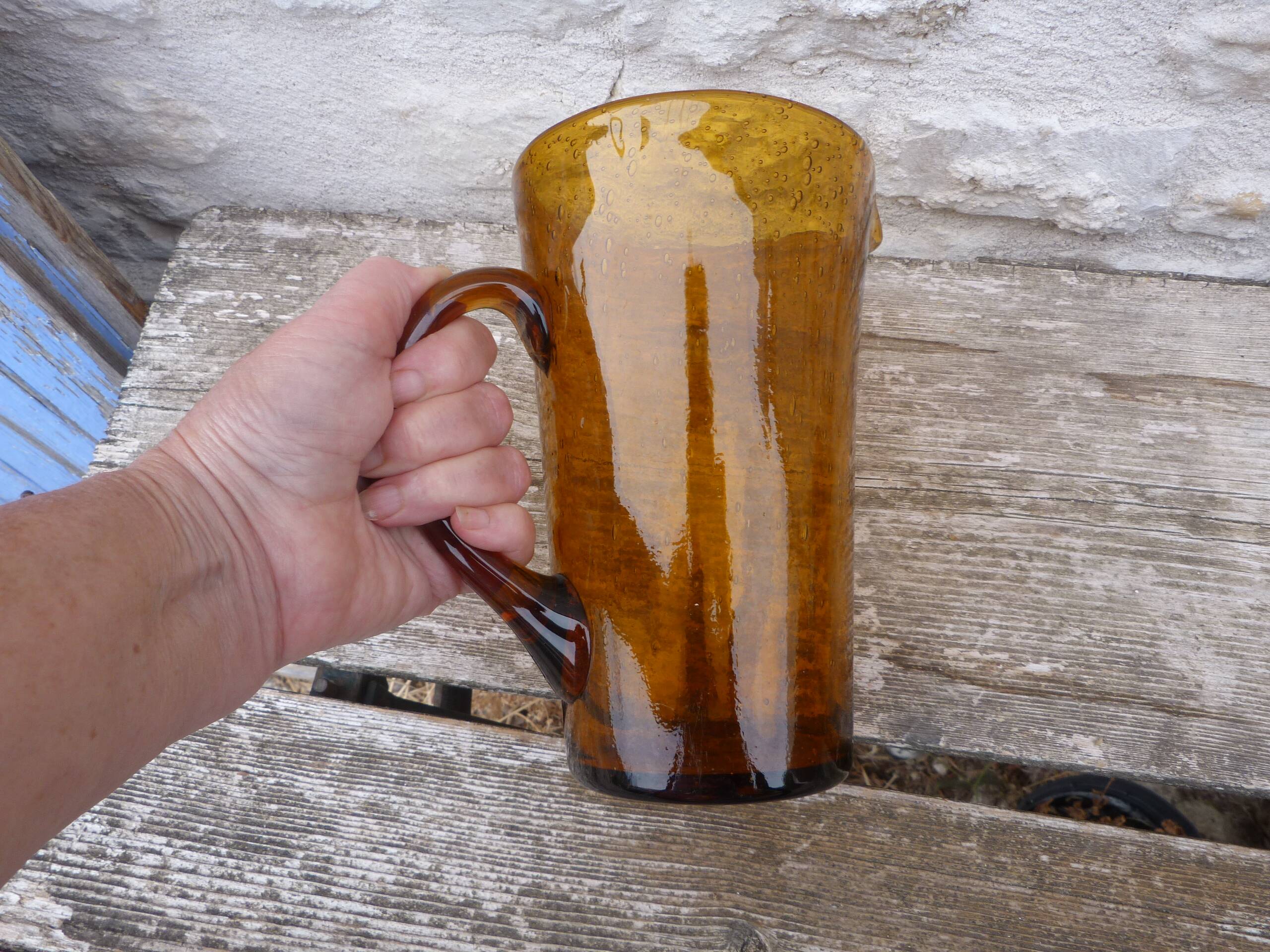 Pichet vintage en verre bullé ambre style Biot