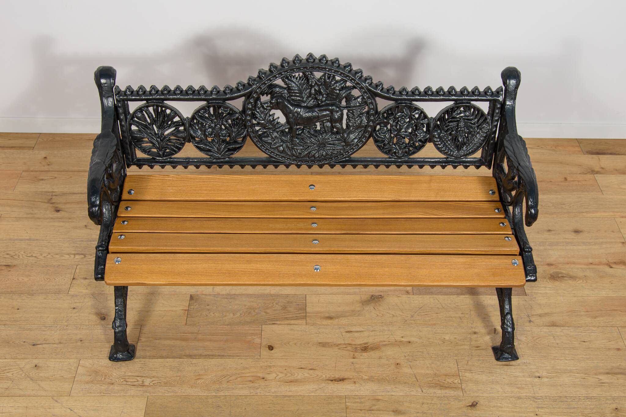 Victorian Cast Iron Garden Set – Bench and Two Armchairs, United Kingdom, Late 19th / Early 20th Century