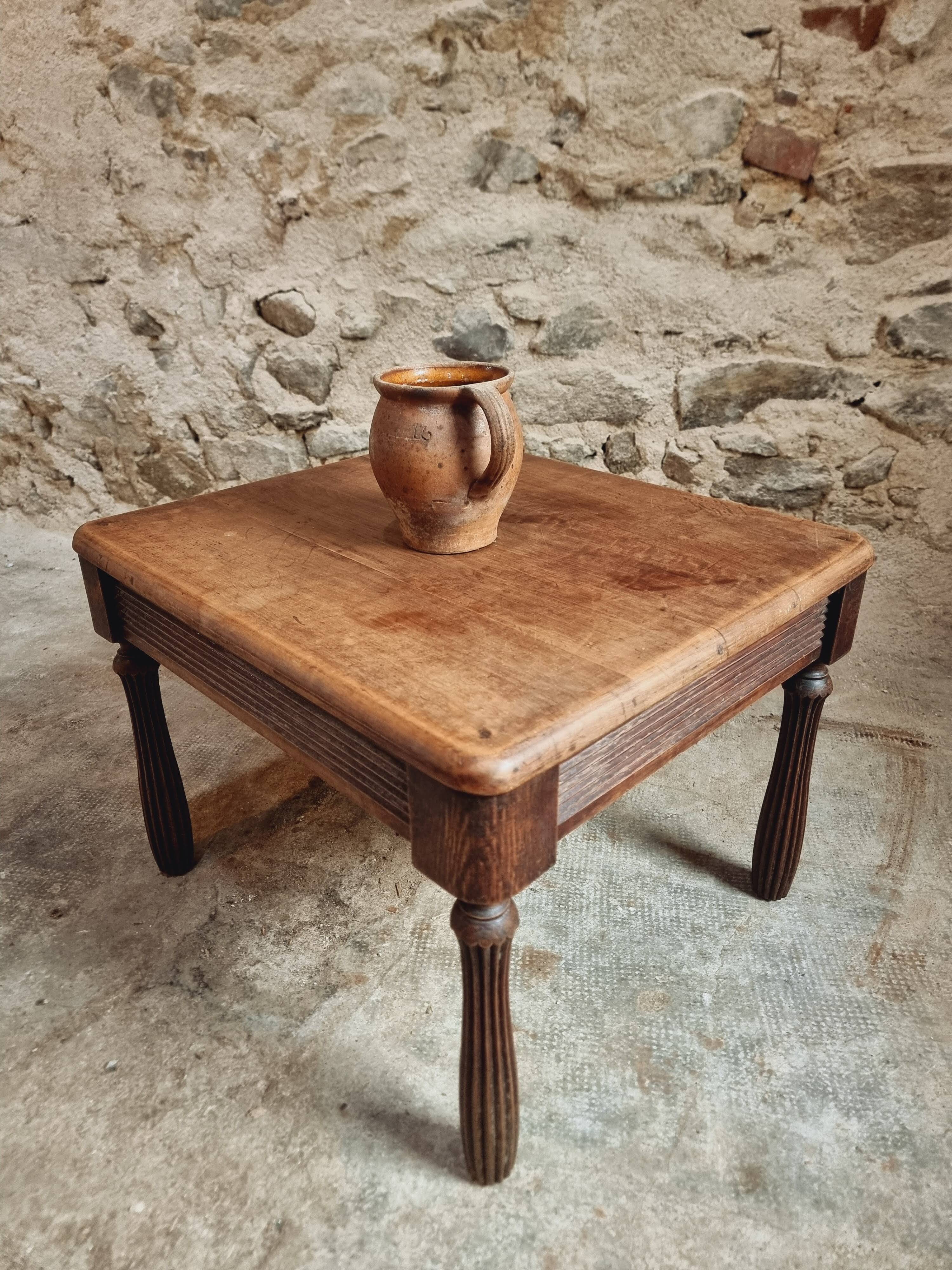Table basse ancienne en noyer et chêne – France, vers 1900