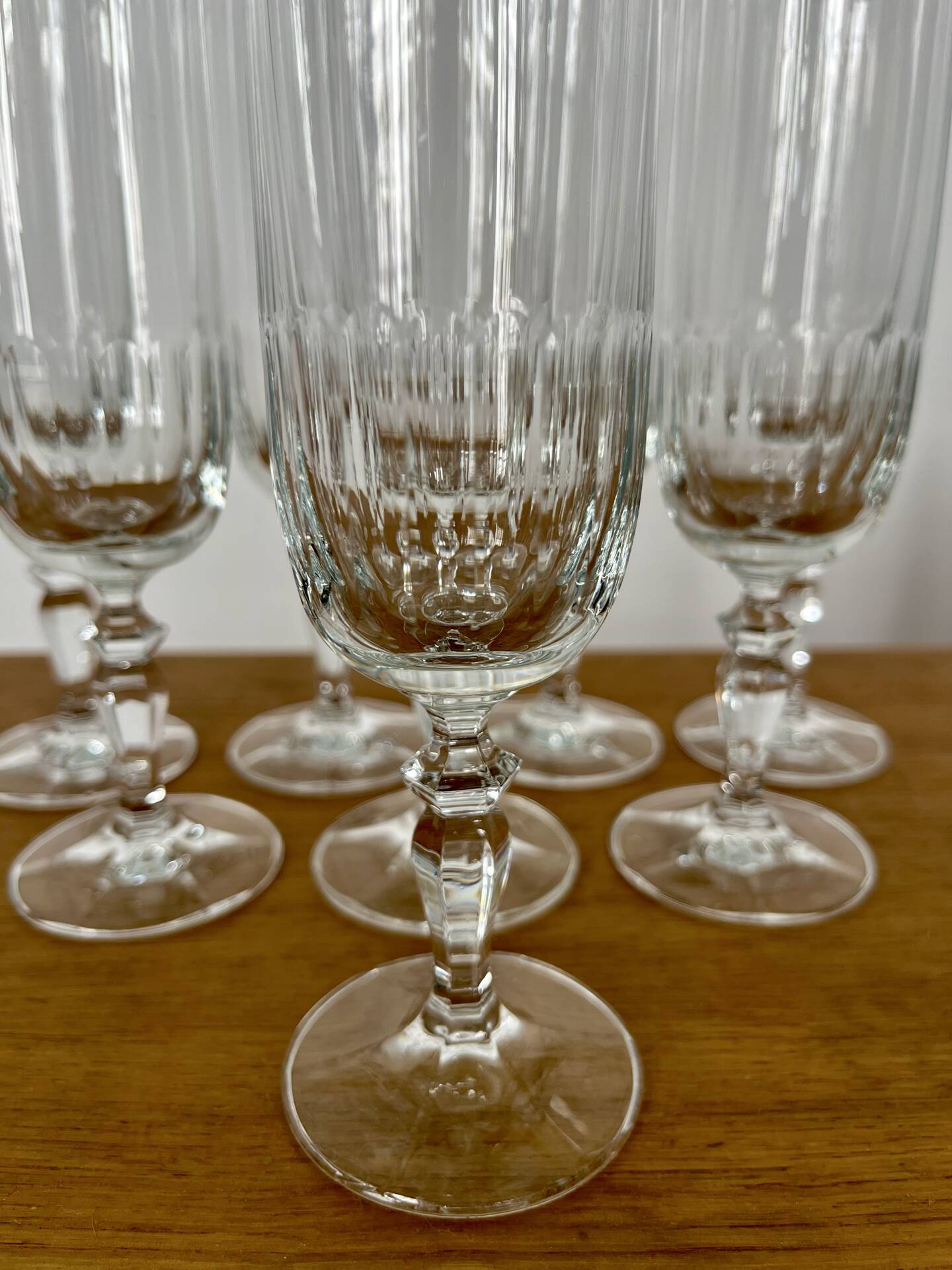 Set of 8 crystal champagne flutes in classic design.