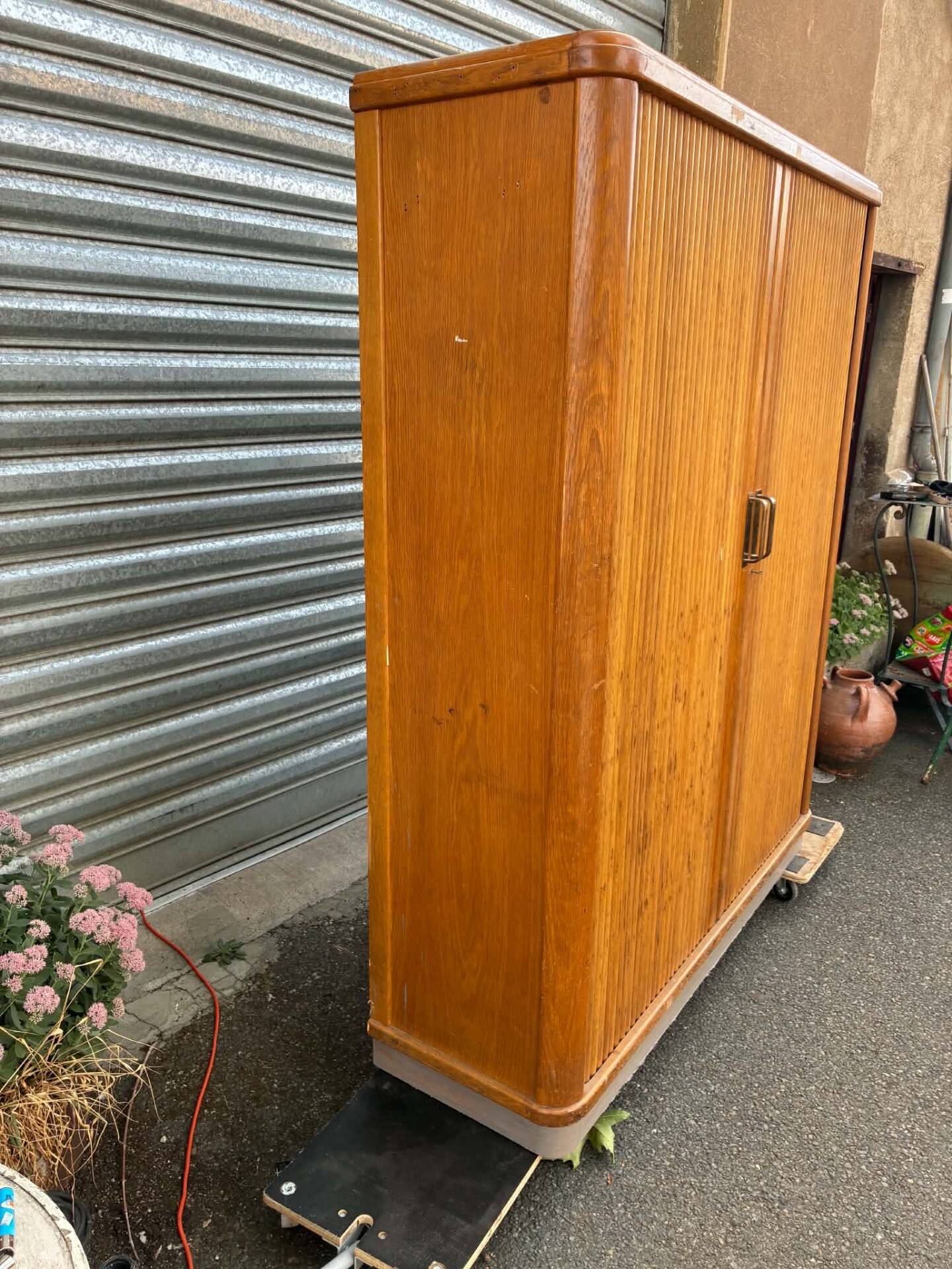 Armoire à étagères