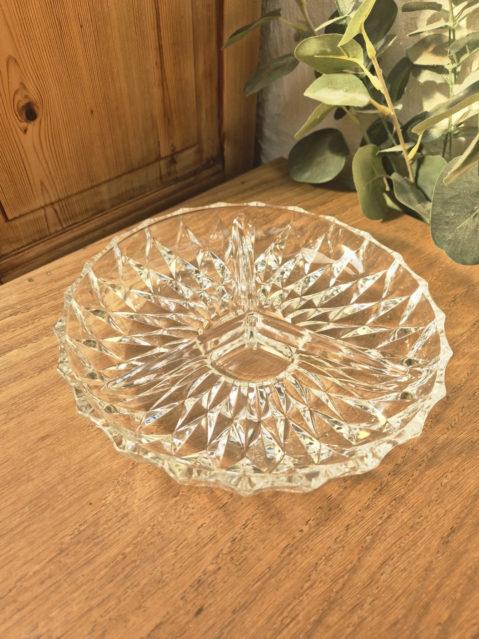 Vintage compartmentalised plate