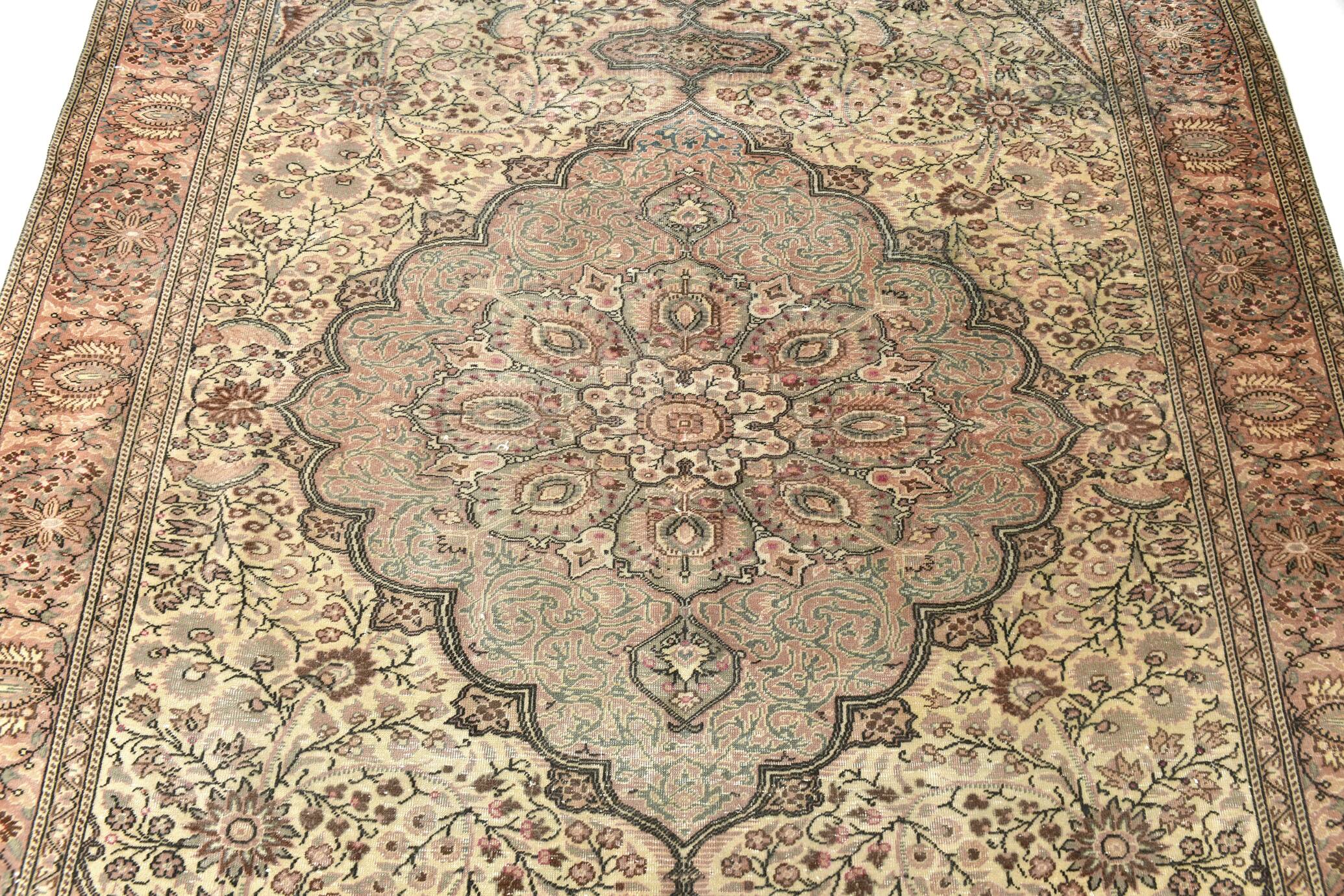 6x8 Madallion Pattern Cream & Salmon Persian Rug, 196x260Cm