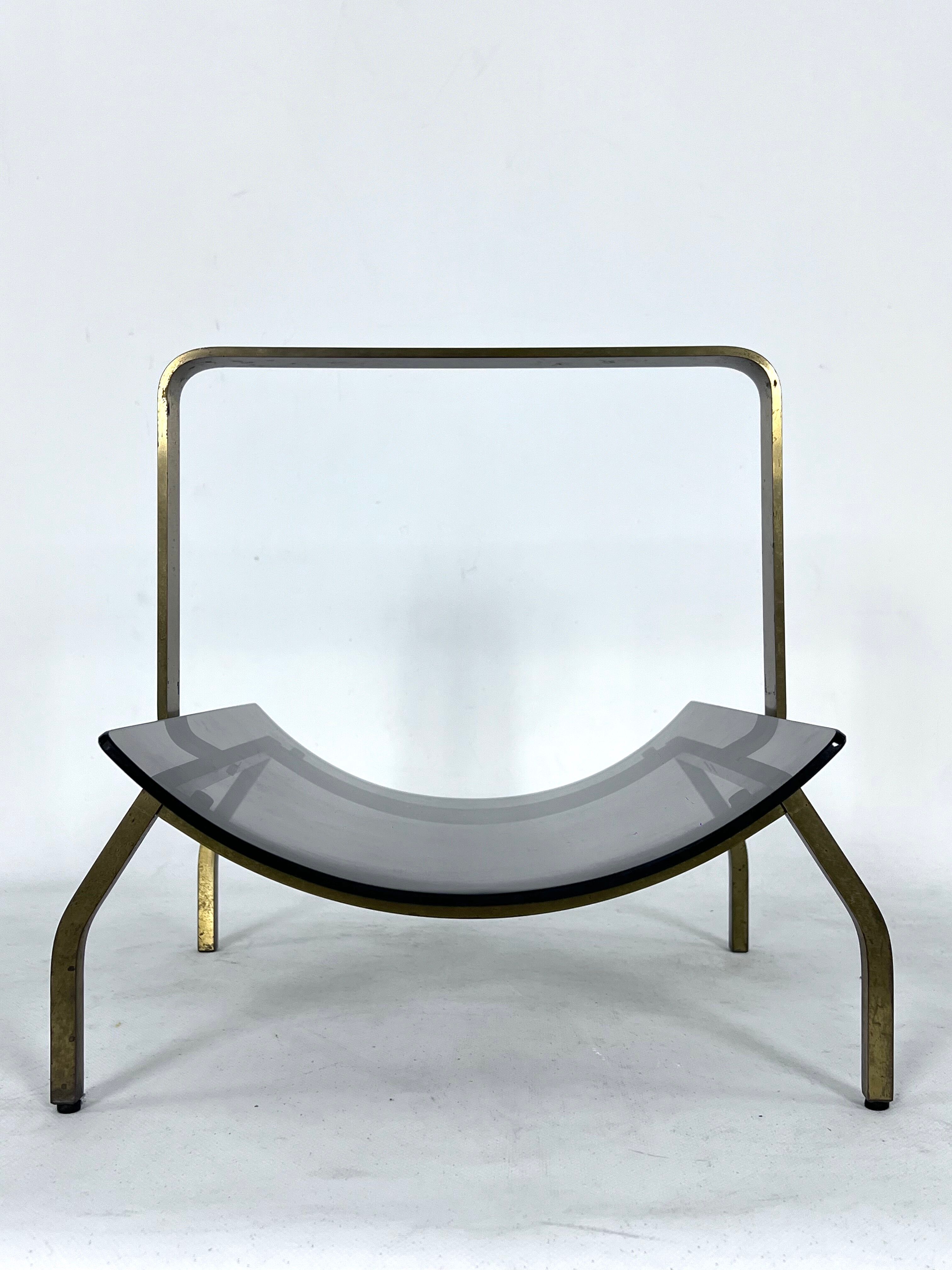 Fontana Arte, Mid-Century brass and curved glass magazine holder. Italy 1960s