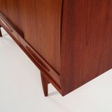 Buffet haut en teck, design danois, années 1970, production : Danemark
