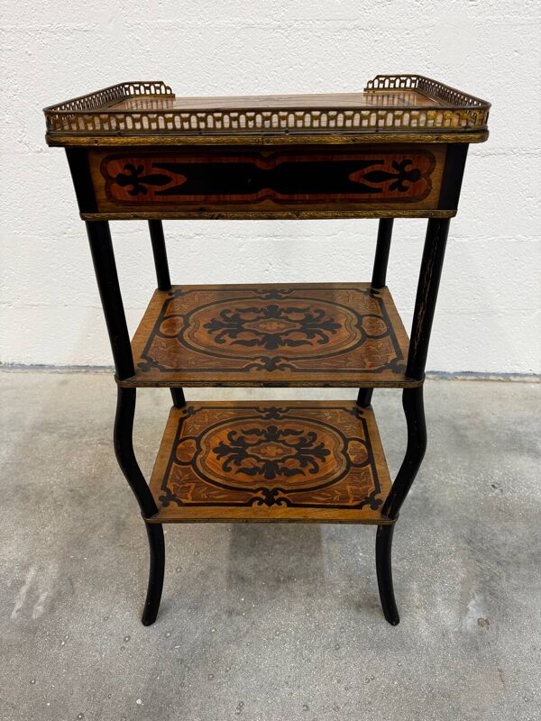 Table d’appoint Napoléon III en marqueterie et dorure