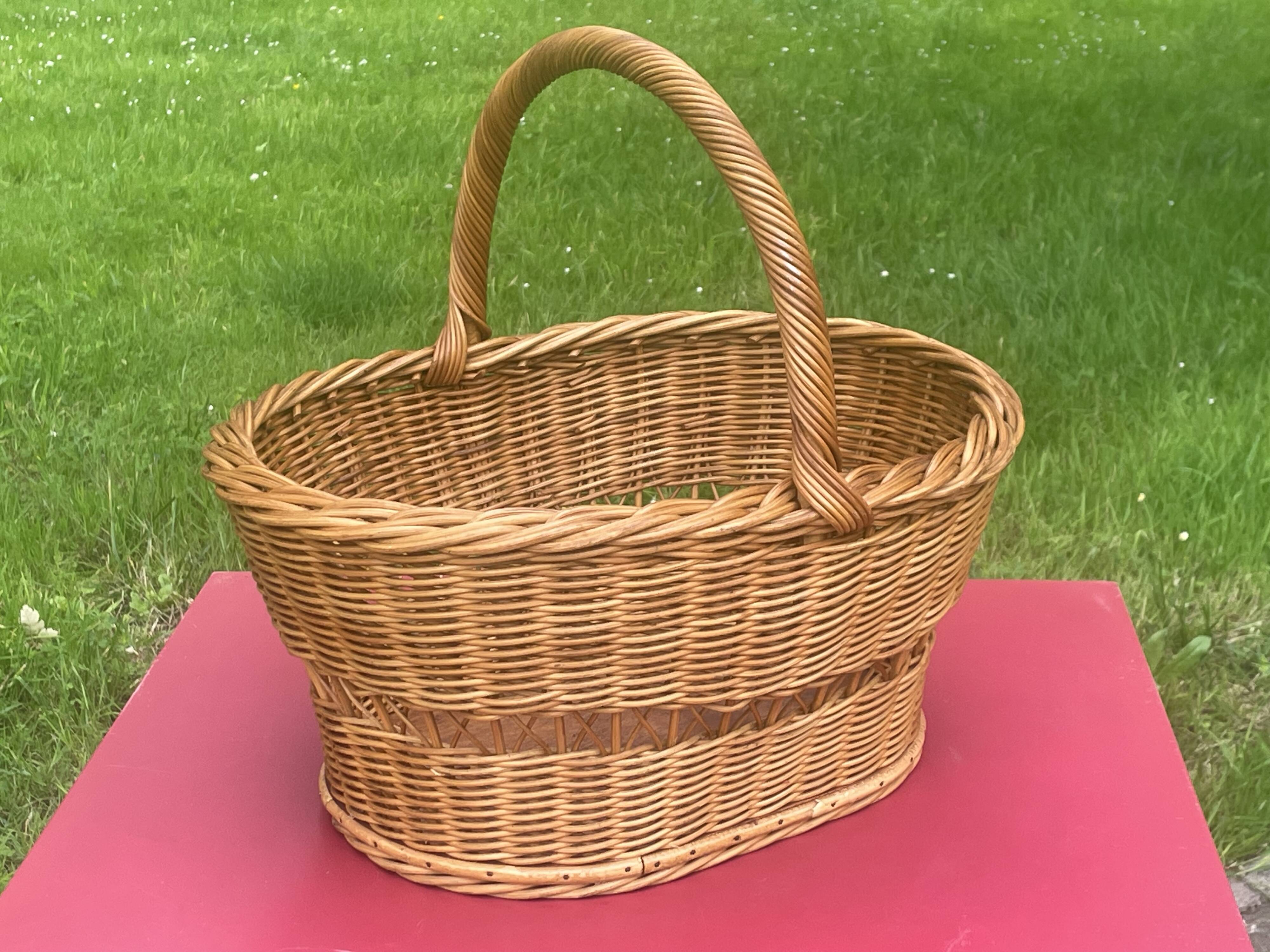Old large wicker harvest or shopping basket TBE