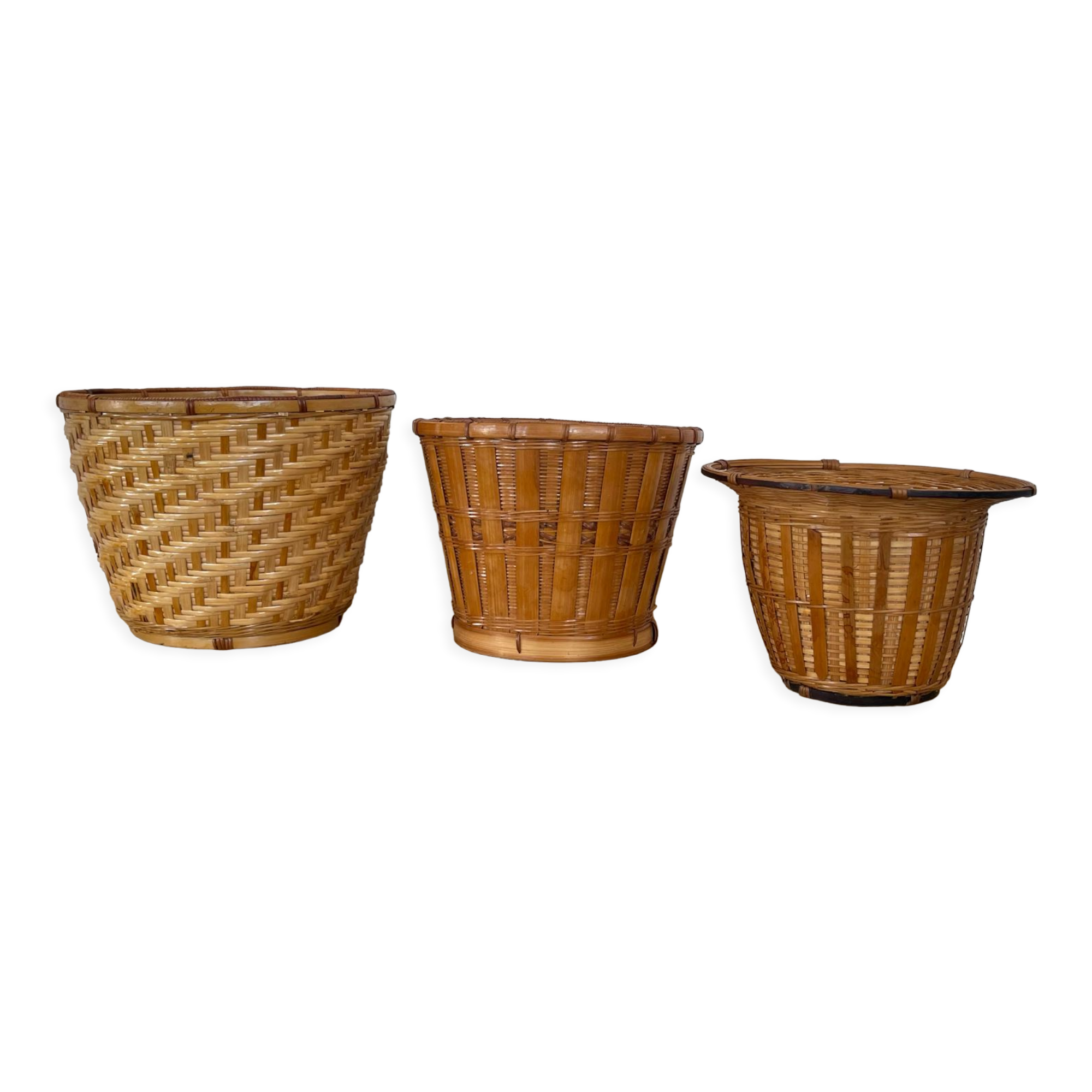 3 rattan planters