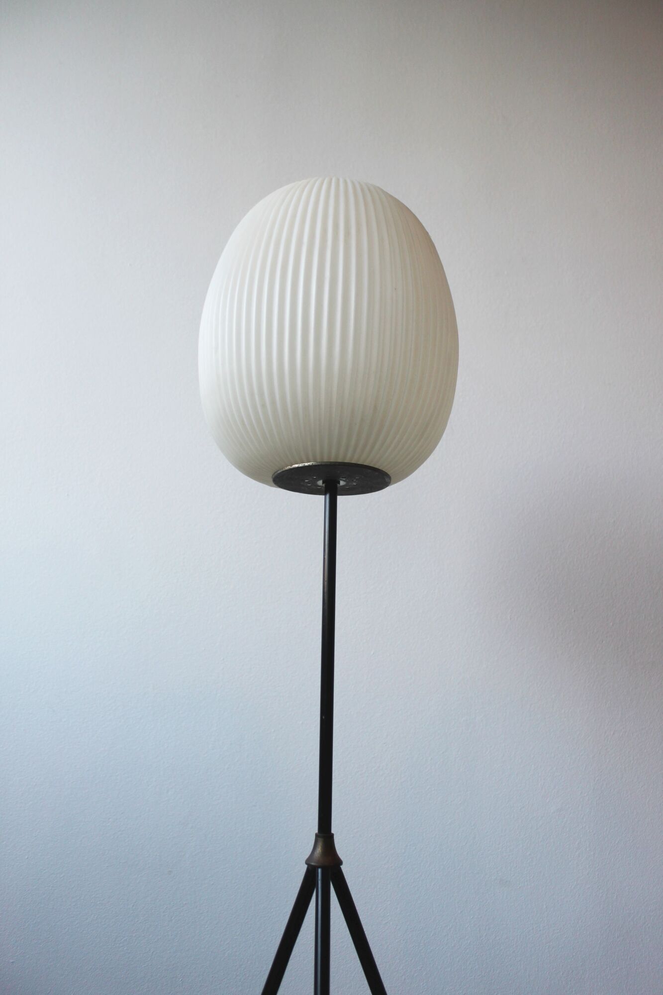 Lampadaire tripode en rhodoïd par Aro Leuchten, Allemagne, 60's