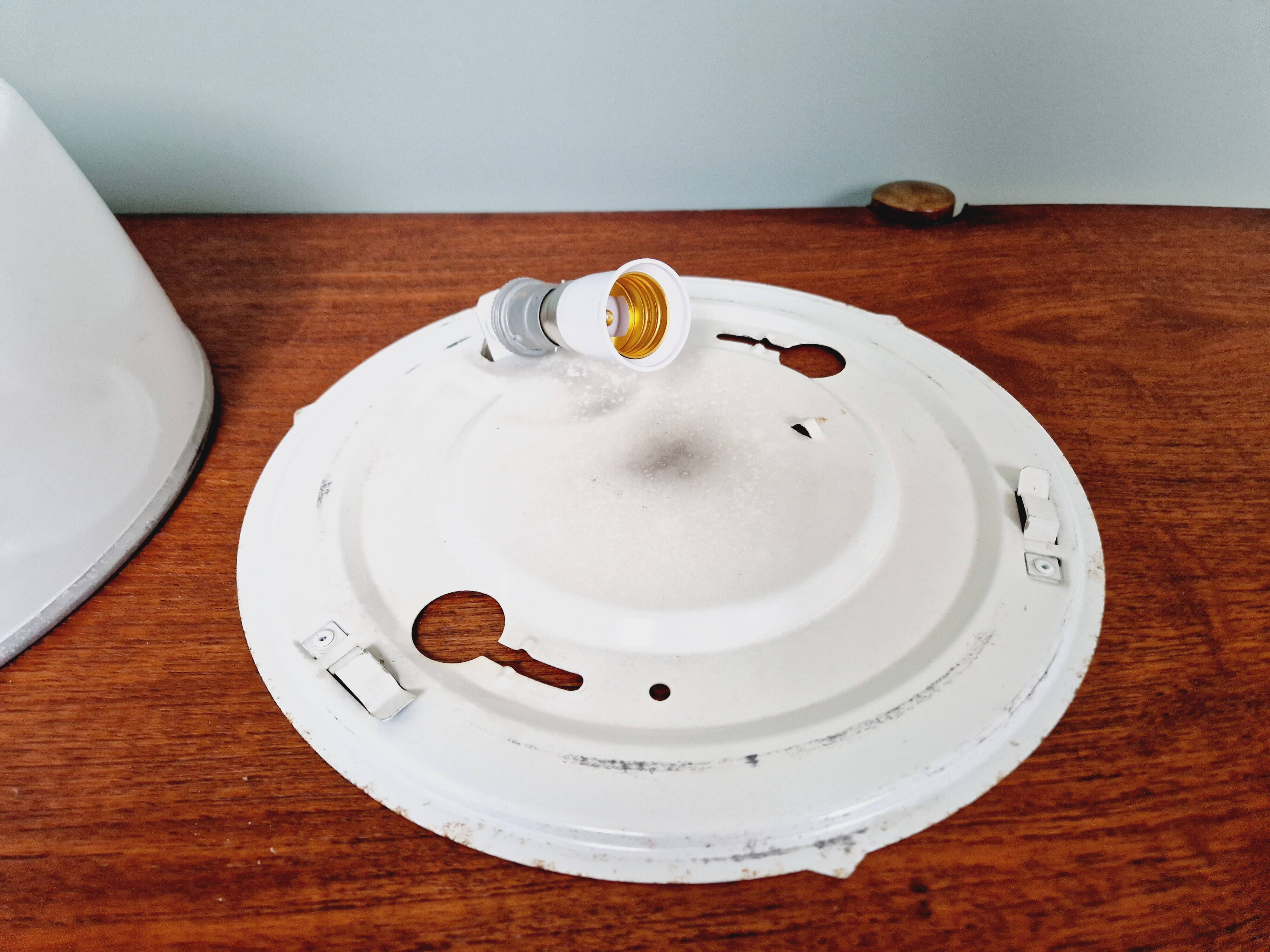 Plafonnier industriel Holophane en verre opaline blanc et transparent (7 disponibles)