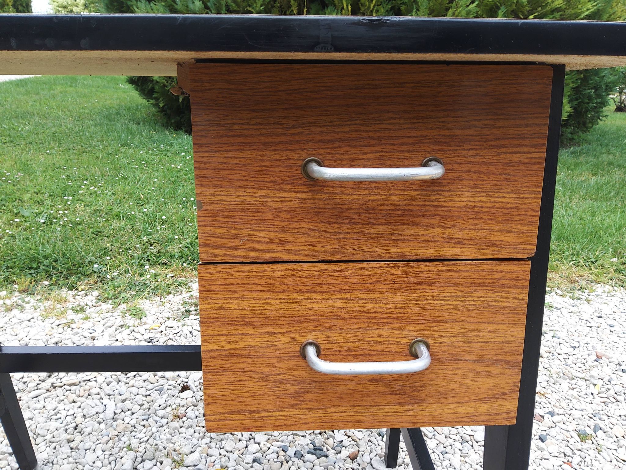 Compass leg desk