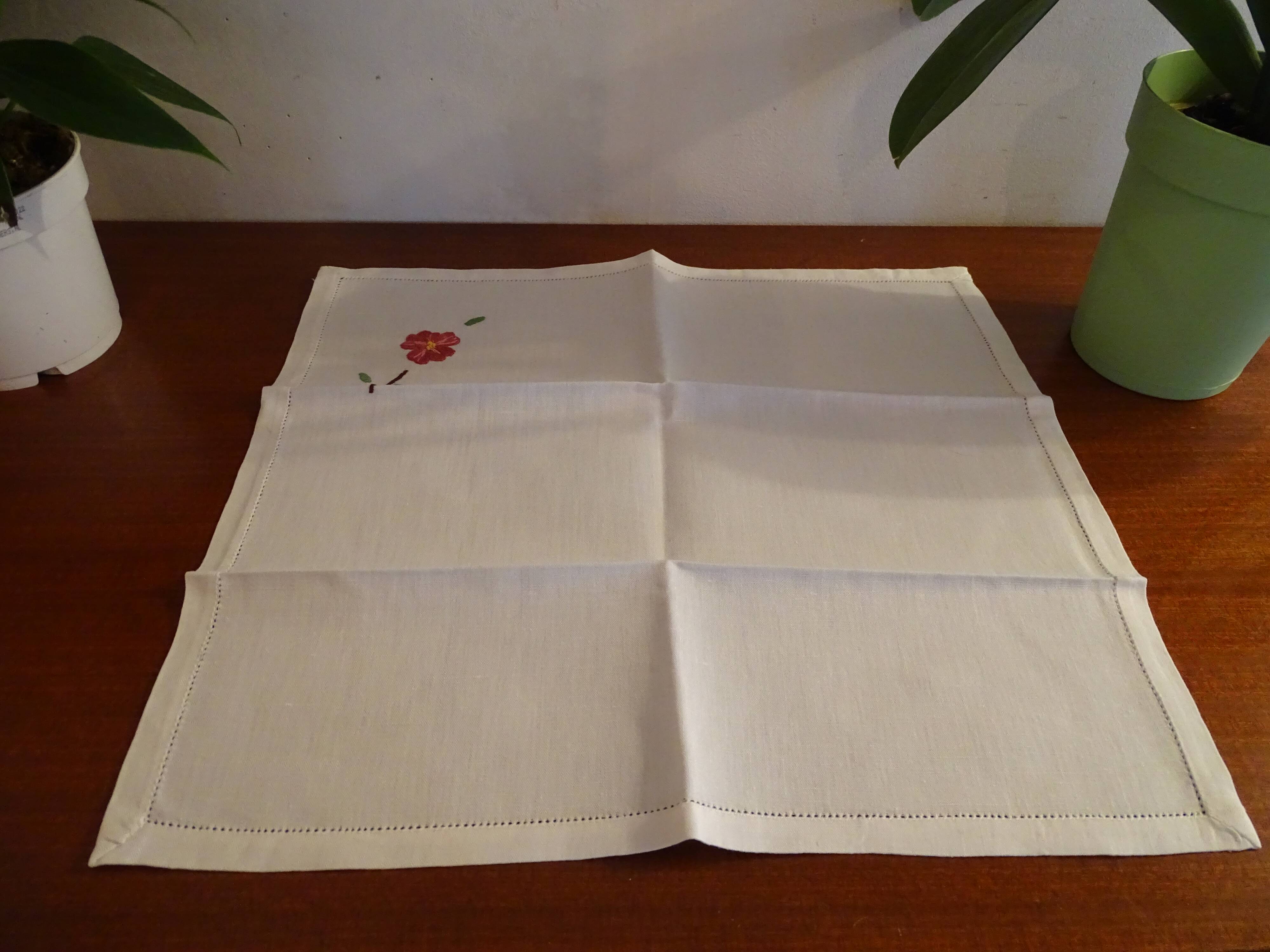 8 napkins embroidered flowers cotton mixed race 40 x 38