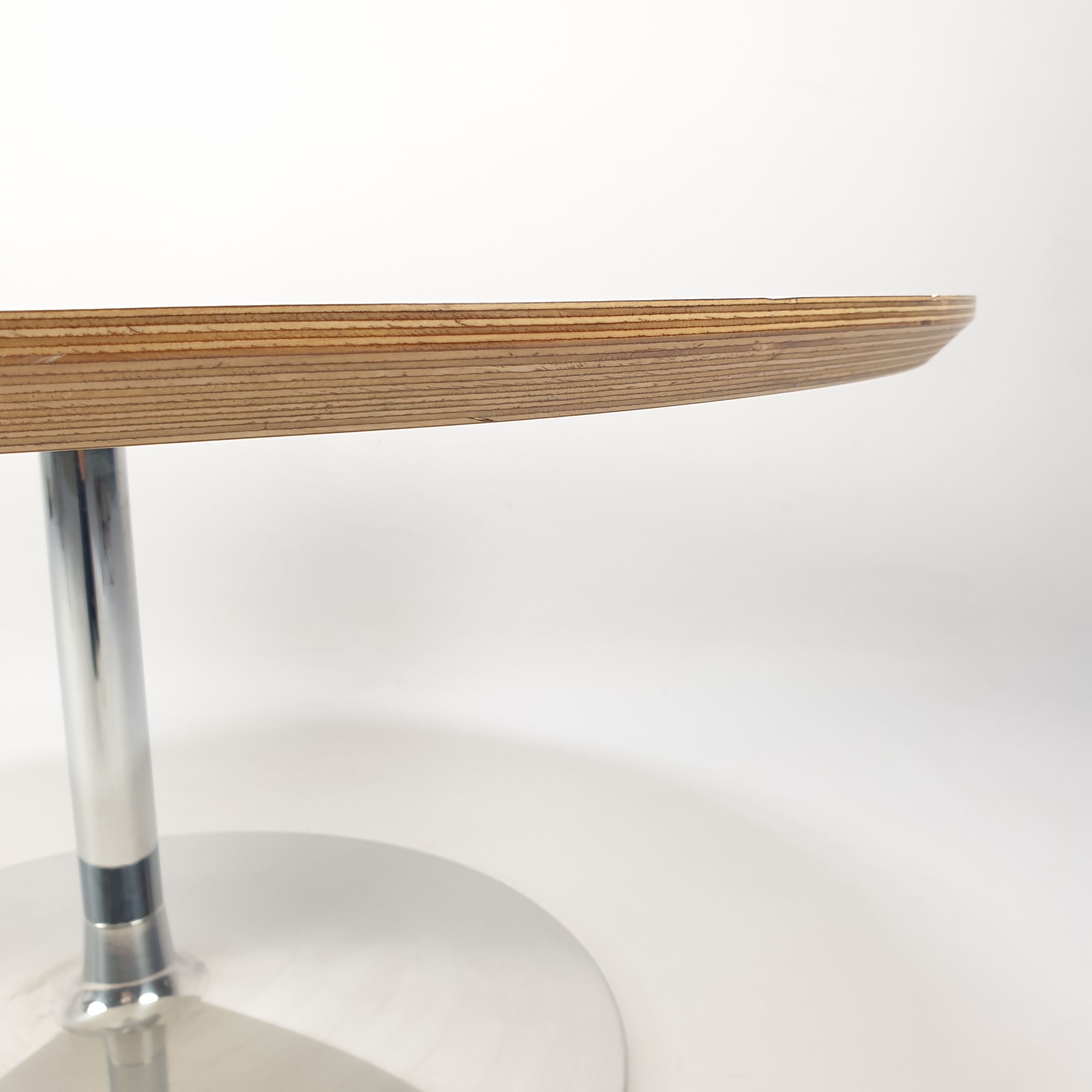 Round coffee table by Pierre Paulin for Artifort, 1990